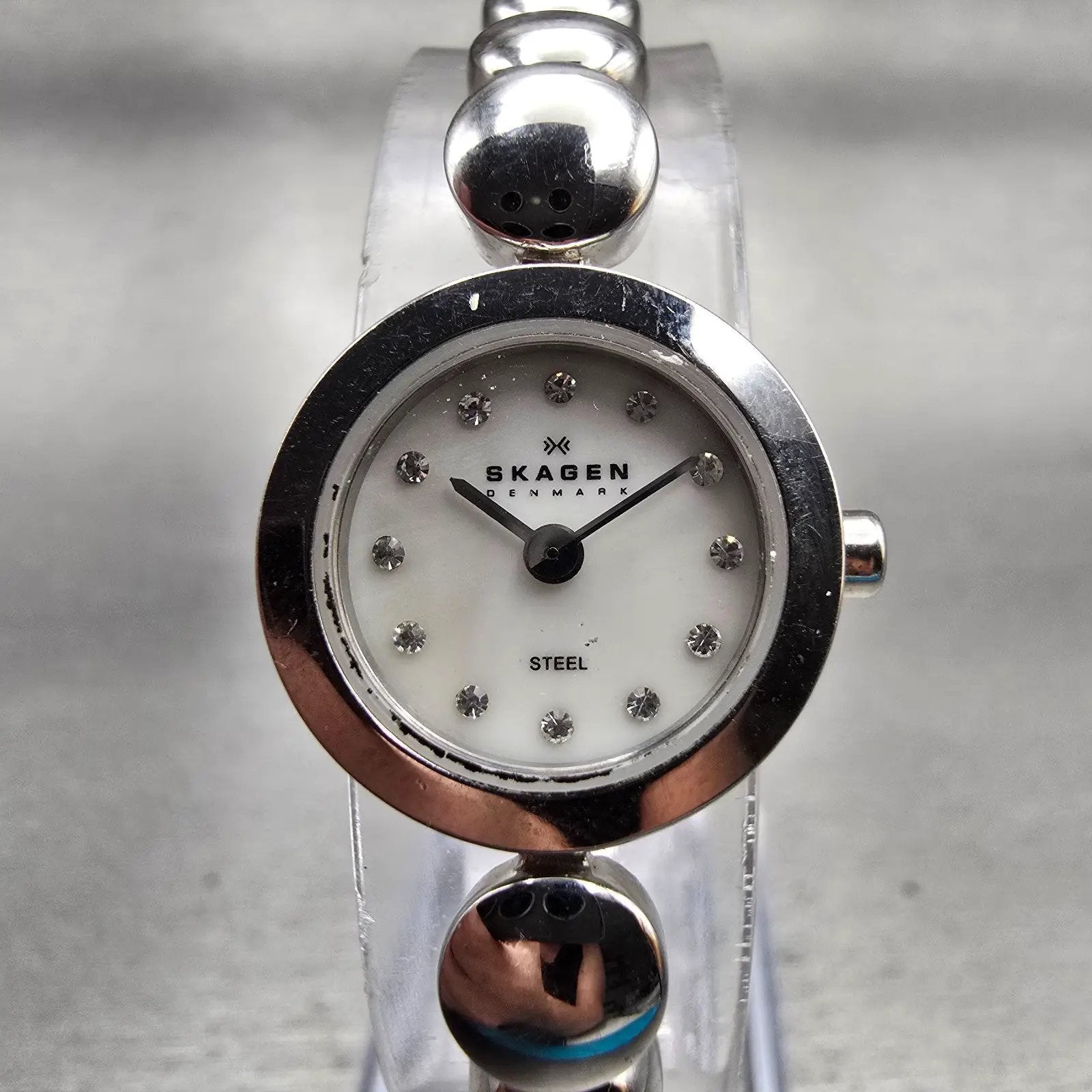 Skagen Watch Women 18mm MOP Dial Silver Tone Round 107SXXXS New Battery0