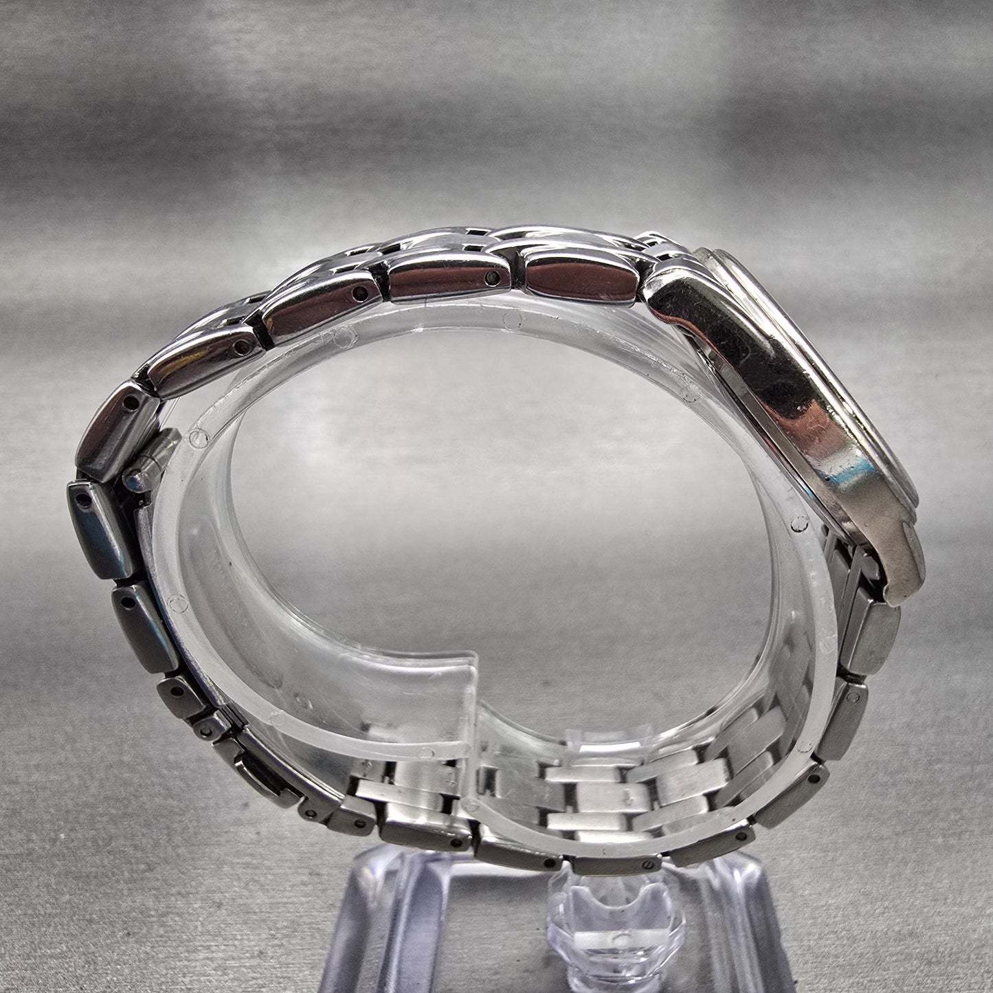 Bulova Watch Women 30mm Silver Dial Silver Tone Round 96L005 New Battery8
