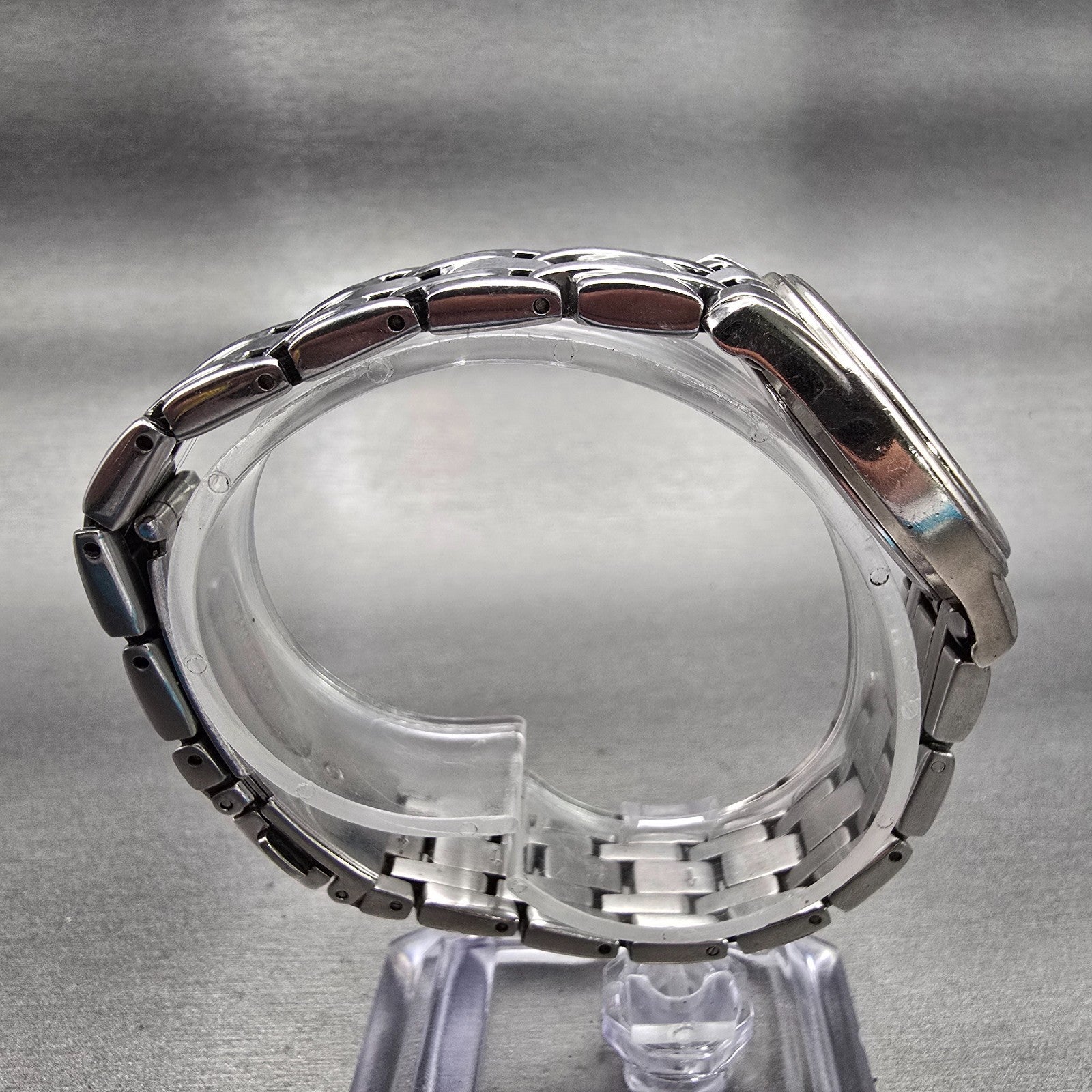 Bulova Watch Women 30mm Silver Dial Silver Tone Round 96L005 New Battery8
