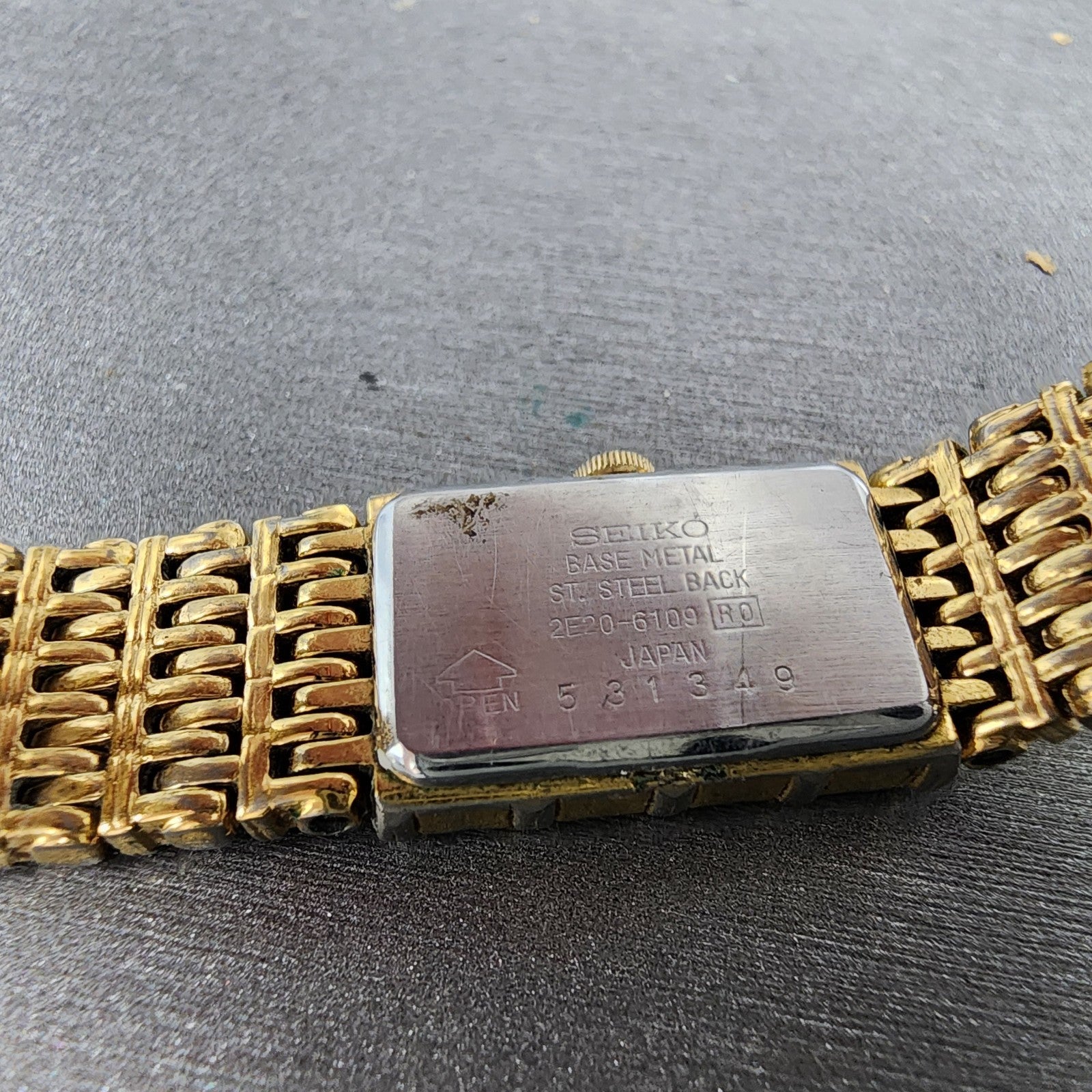 Seiko Tank Watch Women 12mm Champagne Dial Gold Tone 2e205079 New Battery9