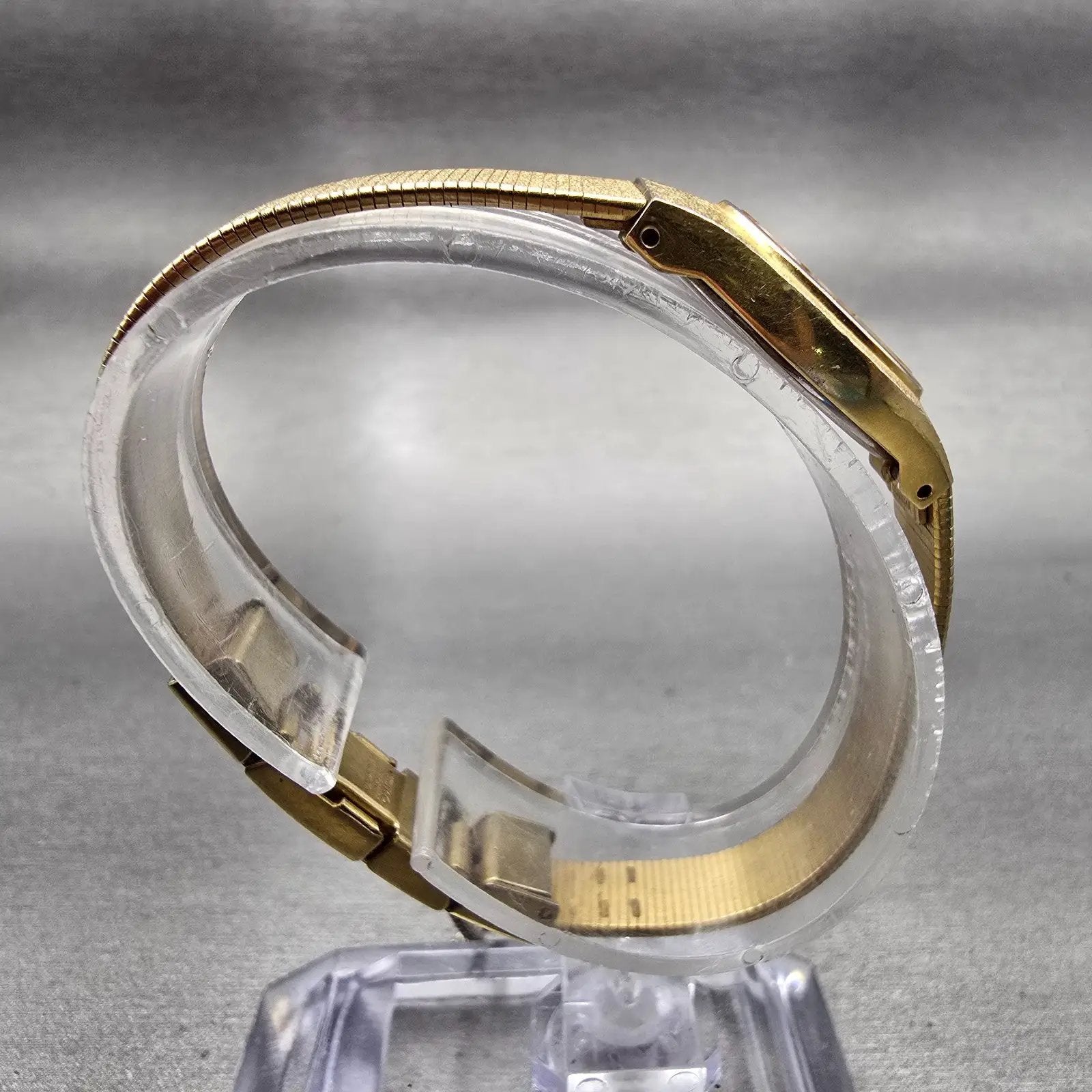 Seiko Watch Women 17mm Black Dial Gold Tone Oval 2Y00-5E29 New Battery Vintage8