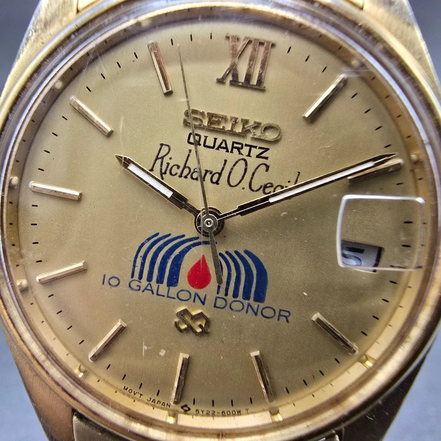 Seiko SQ Watch Men 33mm Champagne Dial Gold Tone Date READ!!!! 5y22-6009 New Bat1