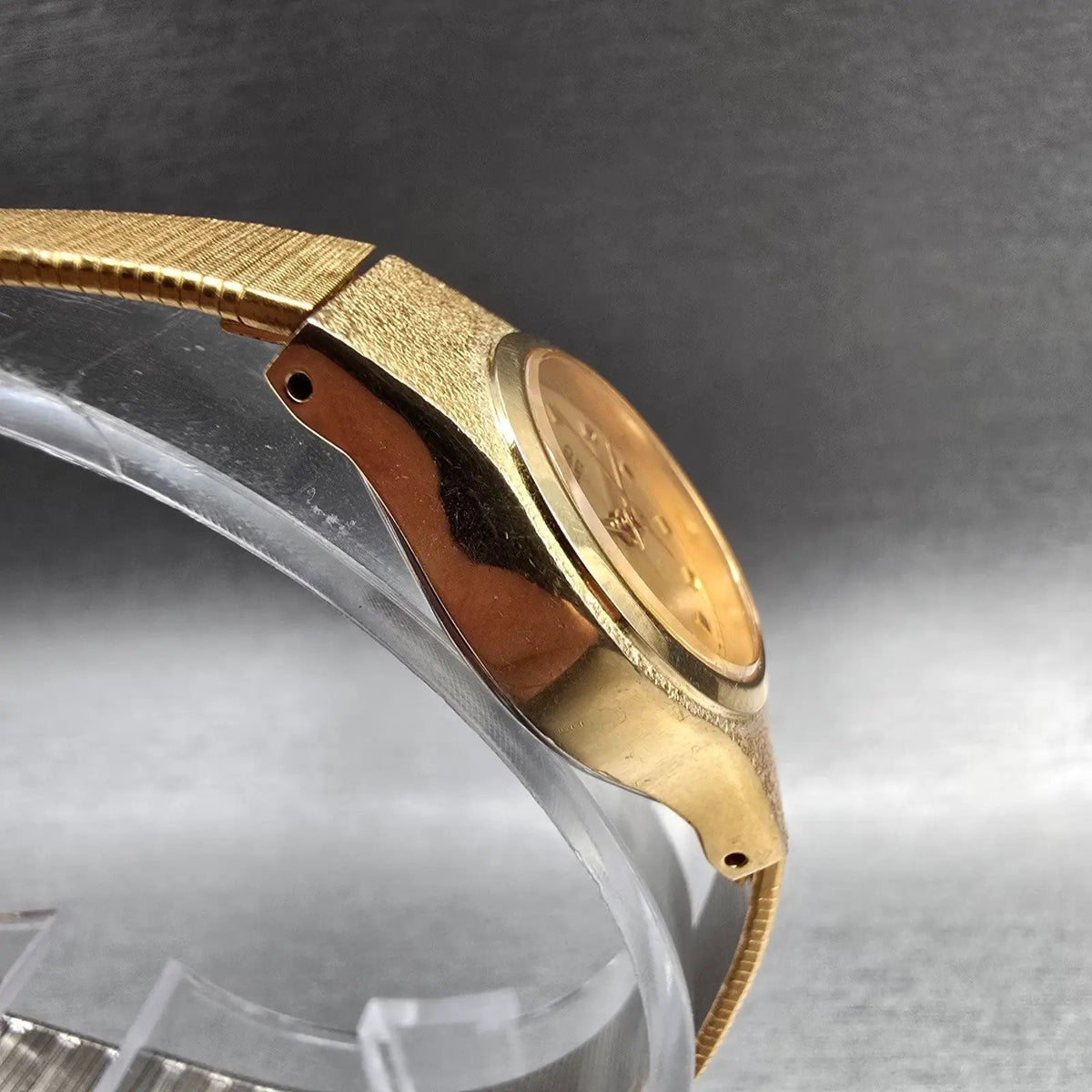 Seiko Watch Women 20mm Gold Dial Gold Tone Round 8Y21-0020 New Battery Vintage 43