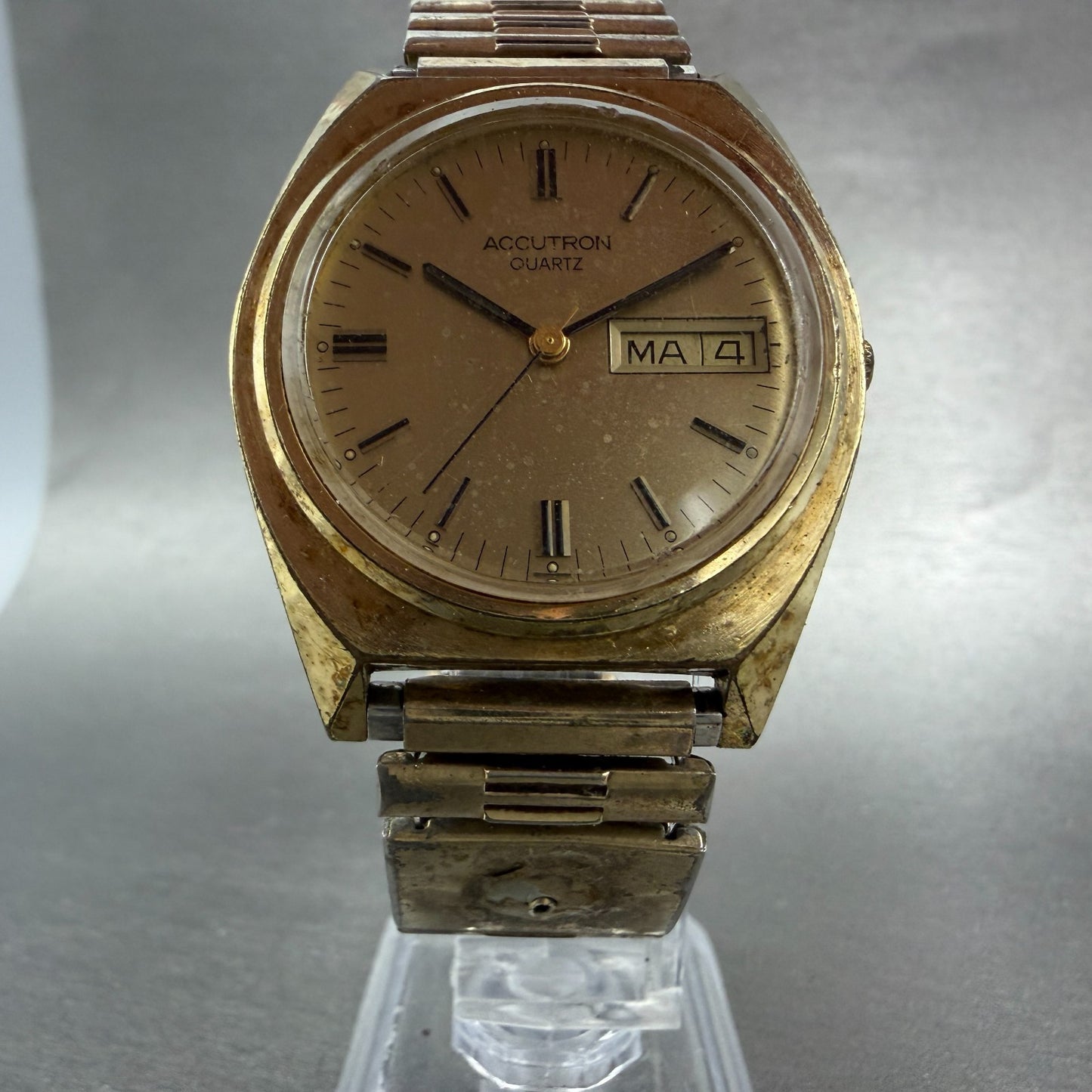 Bulova Accutron Watch Men 36mm Gold Dial Gold Tone Daydate Round 7256 PARTS6
