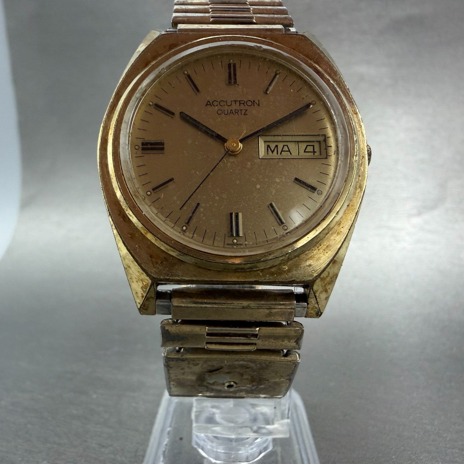 Bulova Accutron Watch Men 36mm Gold Dial Gold Tone Daydate Round 7256 PARTS6