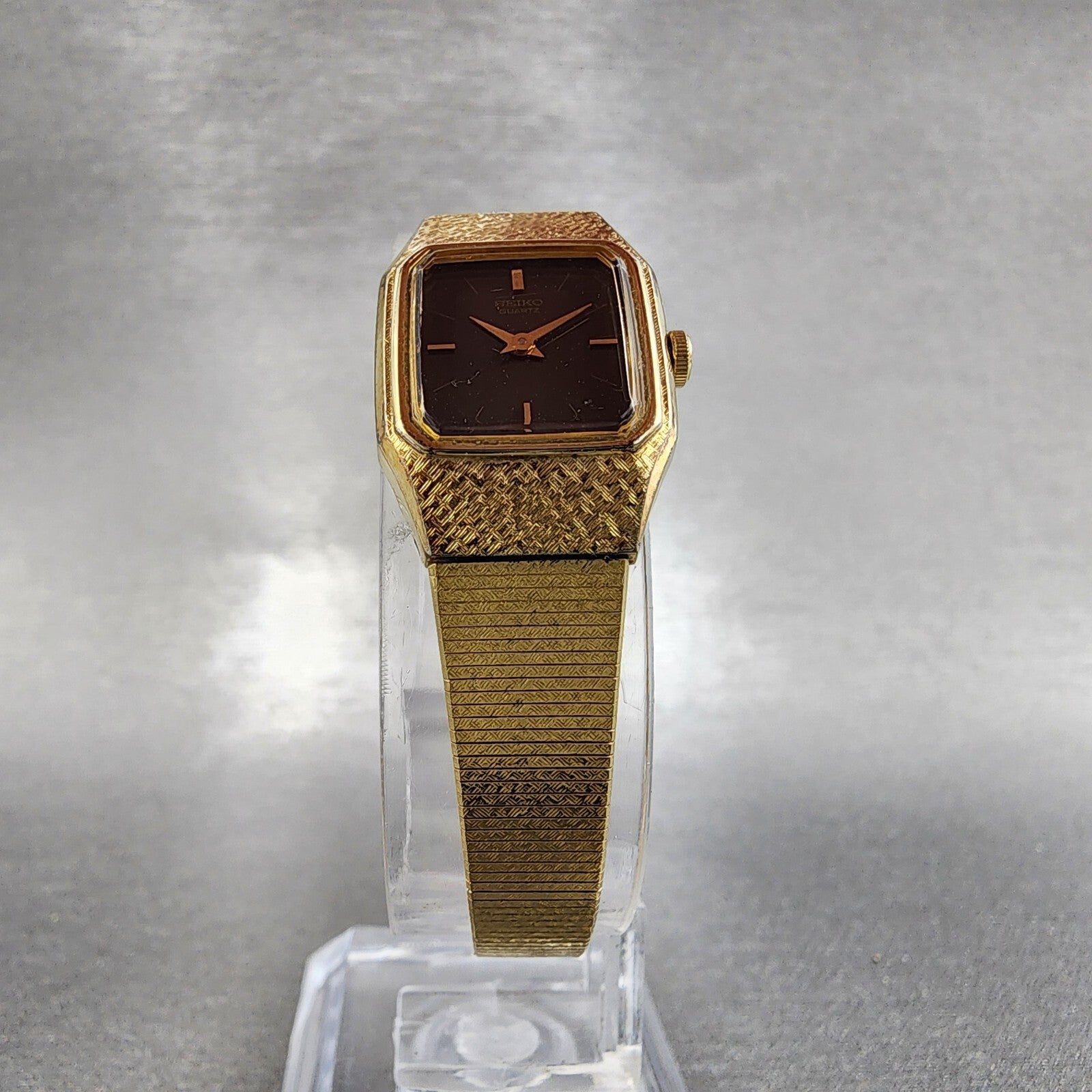 VTG Seiko Watch Women 16mm Black Dial Gold Tone Rectangle 2C205770 New Battery6