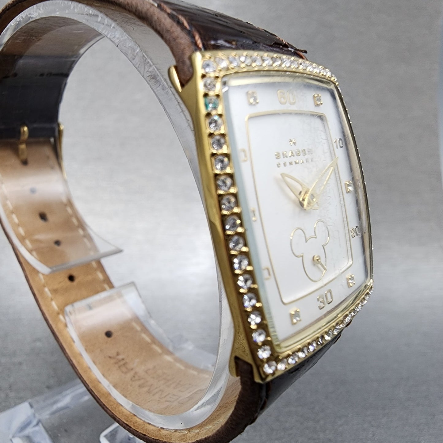 Skagen Mickey Mouse Watch Women 27mm White Dial Gold Tone D384SGLD8A New Battery3