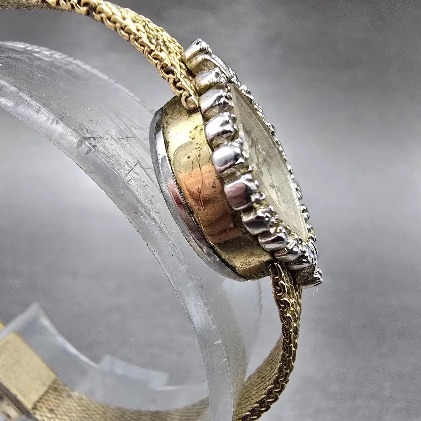 Armitron Watch Women 15mm Cream Dial Gold Tone Diamond bezel Oval New Battery3