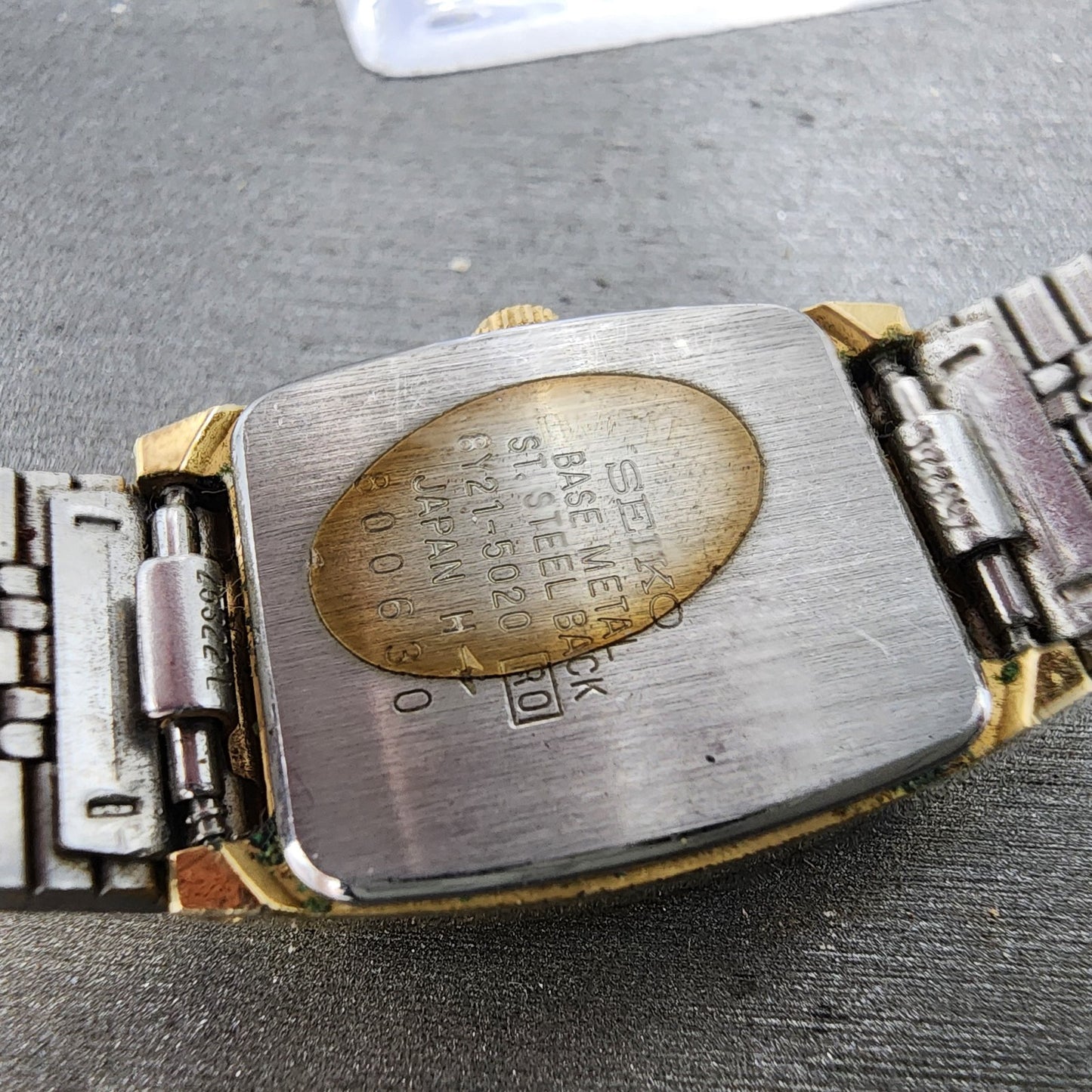 Seiko Watch Women 19mm Champagne Dial Gold Tone Rectangle 8Y215020 New Batt B129