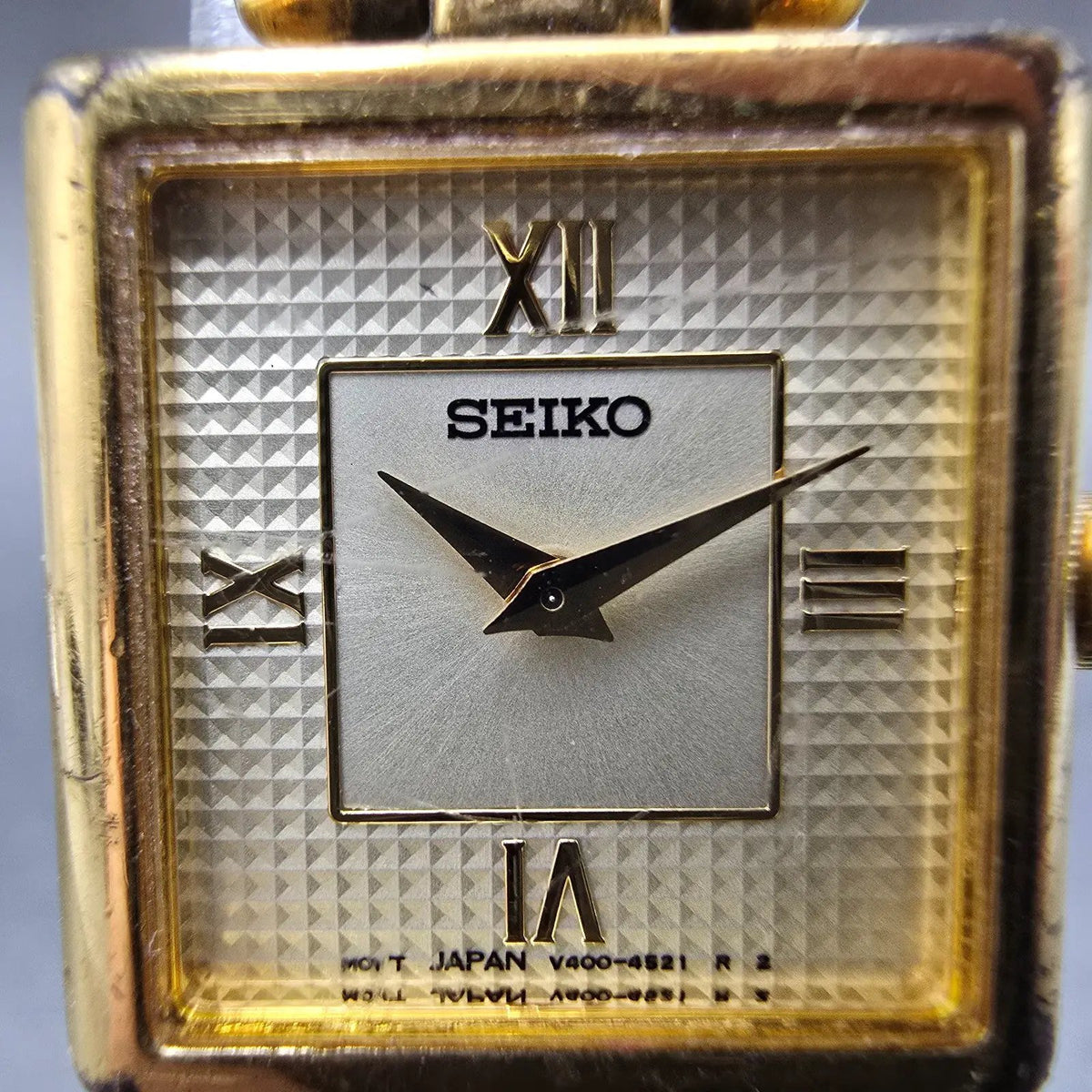 Seiko Watch Women 20mm Champagne dial Gold Square V400-6280 Bangle New Battery1