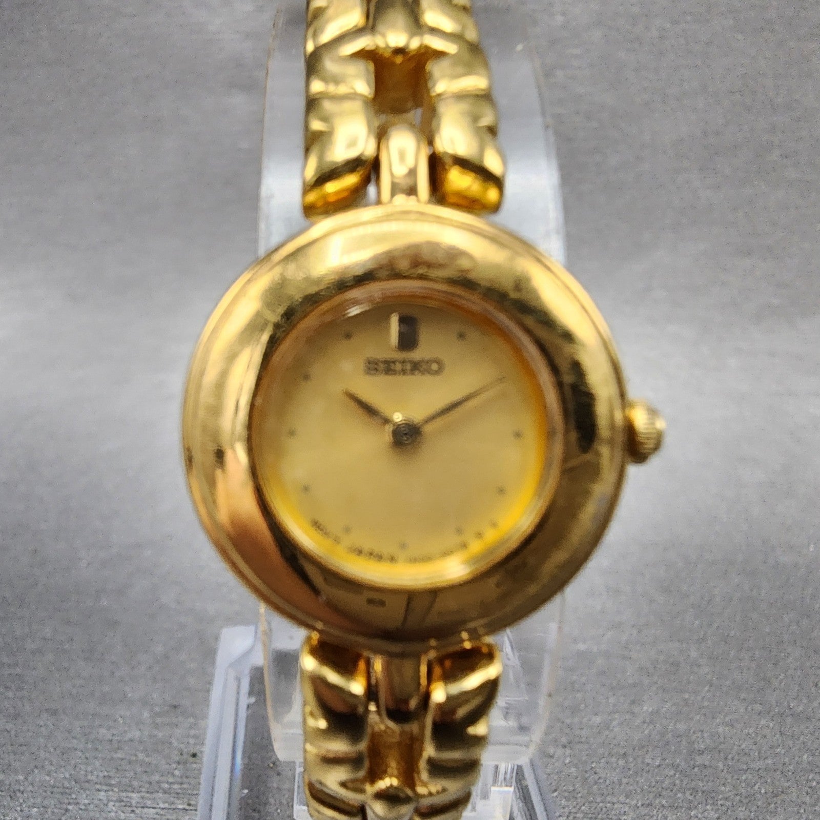 Seiko Watch Women 20mm Champagne Dial Gold Tone Round 1n001c70 New Battery1