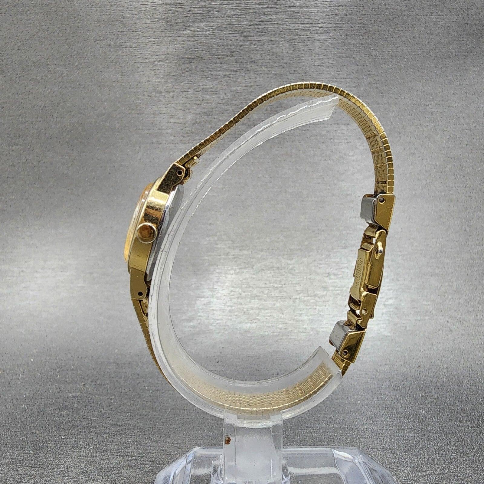 Seiko Watch Women 17mm Gold Dial Gold Tone Oval 14008339 New Battery7