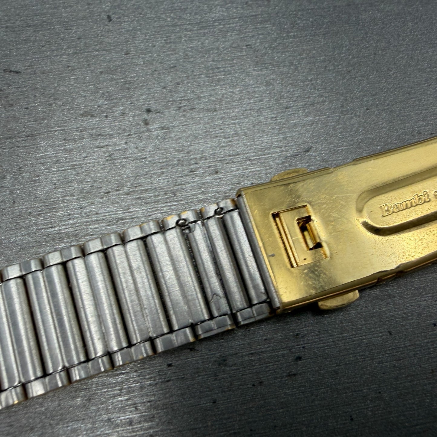 Playboy Watch Men 34mm White Dial Gold Tone Round 5307 BROKEN BAND New battery13