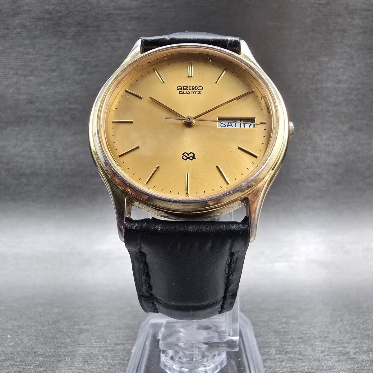 Seiko SQ Watch Men 33mm Gold Dial Gold Tone Daydate Round 5H23-7B09 New BatteryP5