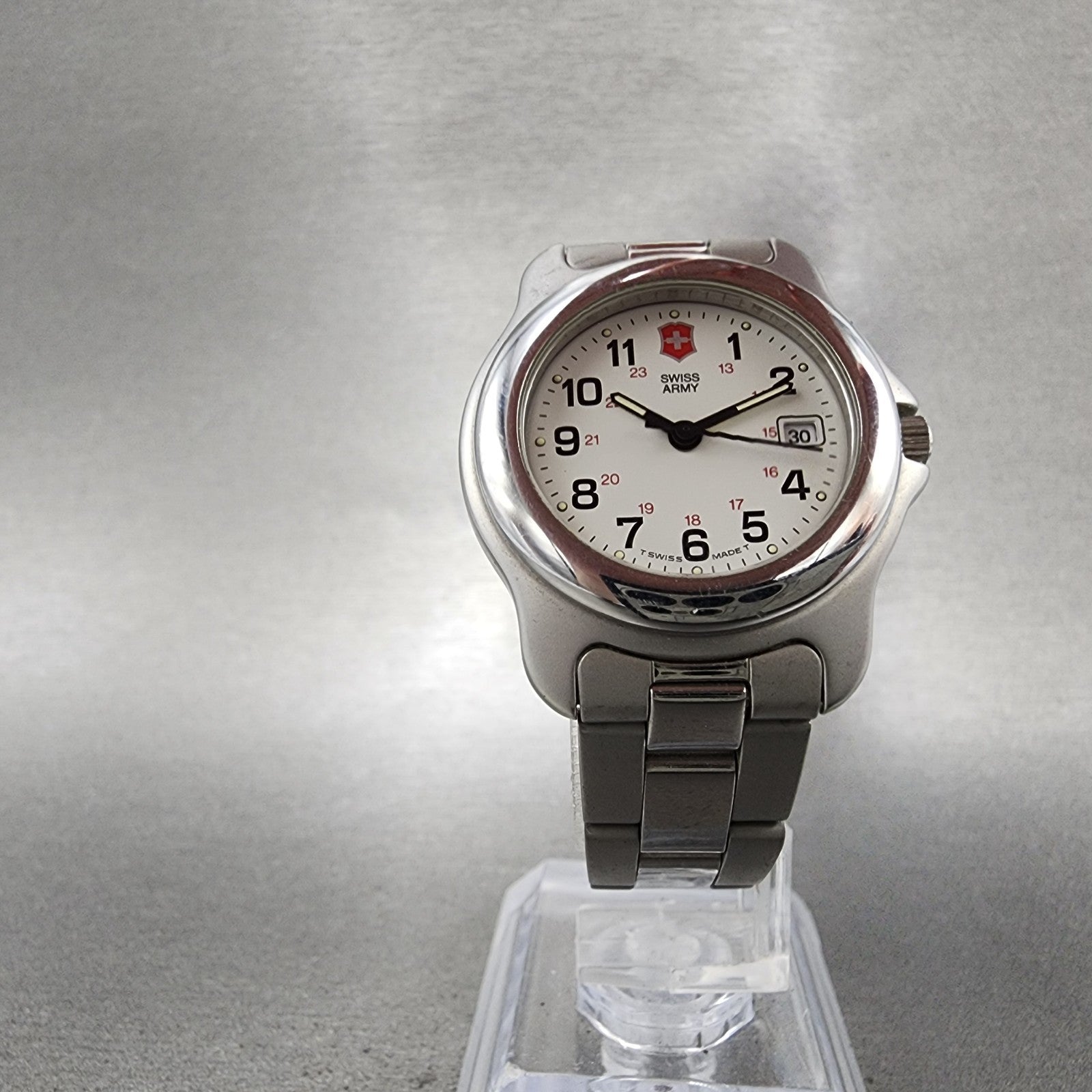 Victorinox Swiss Army Officer Watch Women 30mm White Dial Silver Date Runs D7685