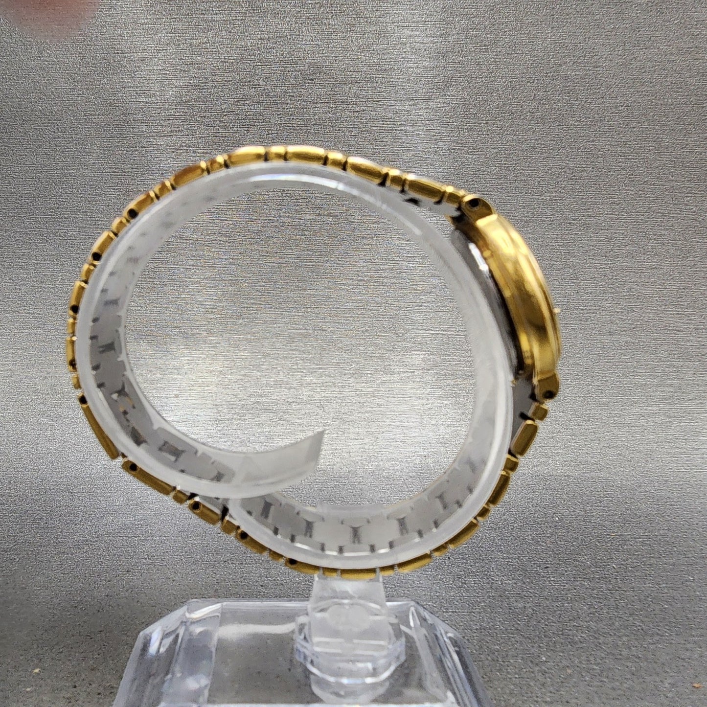 Bulova Diamond Watch Women 24mm MOP Dial Gold Tone Date 57p36 New Battery8