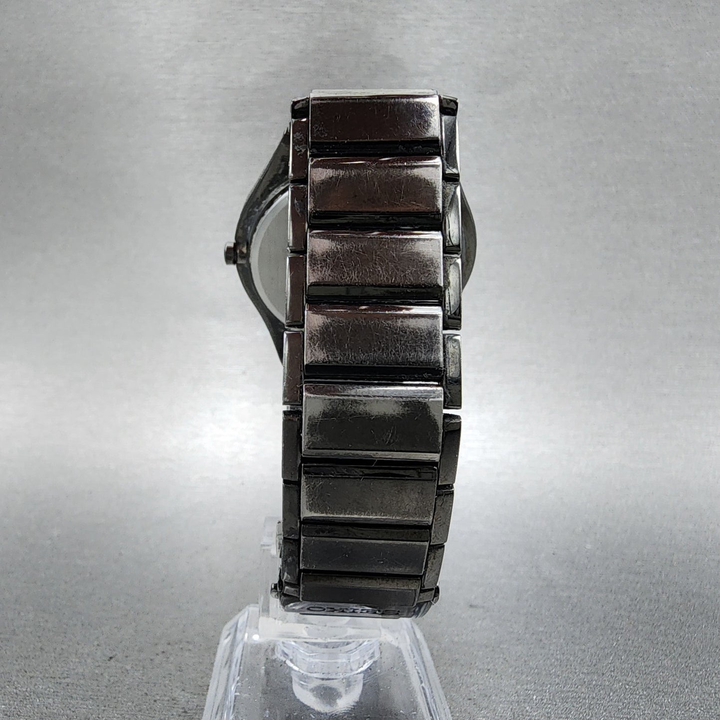 Seiko Solar Watch Men 39mm Black Dial Black Tone Date Round V1570AP0 Runs7