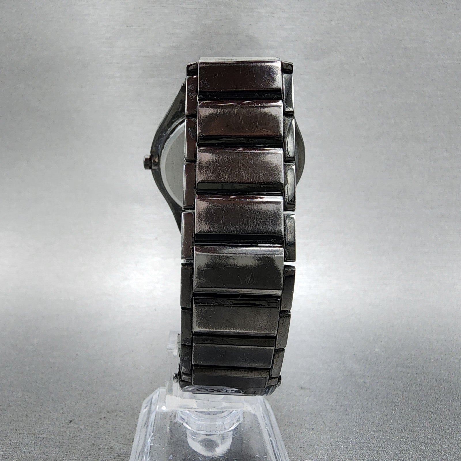 Seiko Solar Watch Men 39mm Black Dial Black Tone Date Round V1570AP0 Runs7