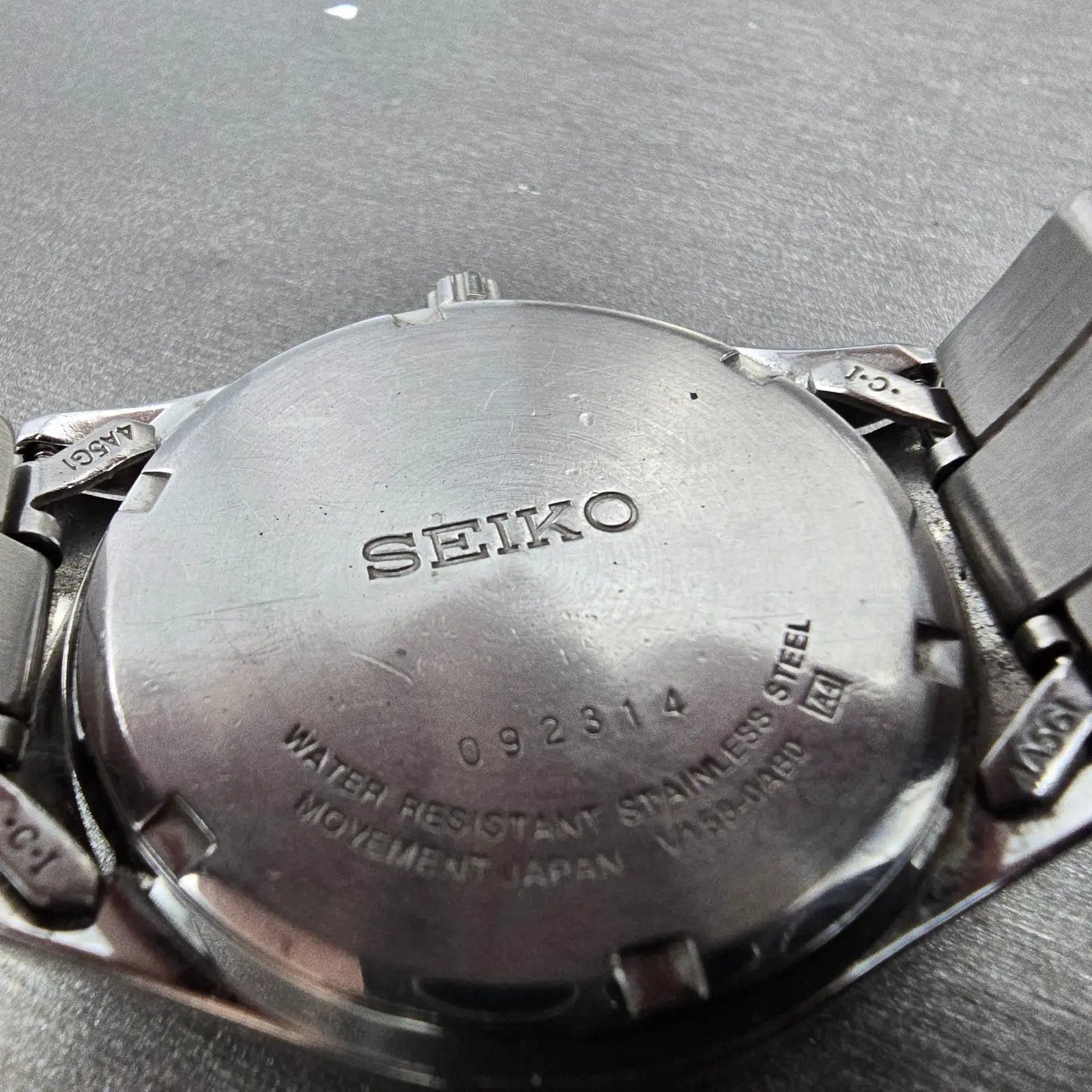 Seiko Solar Watch Men 37mm Black Dial Silver Tone Daydate Round V158-0AB0 Runs7