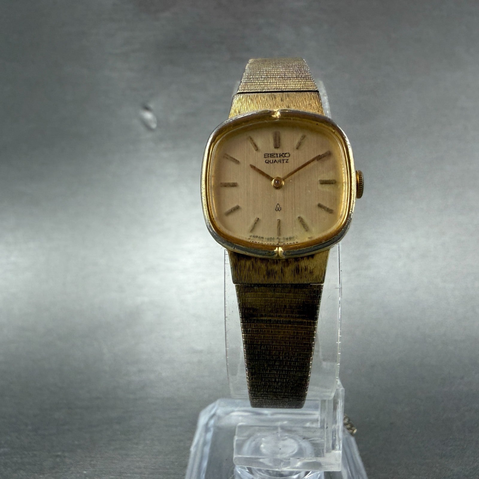 Seiko Watch Women 19mm Champagne Dial Gold Tone Hexagon 1400-5280 New Battery5