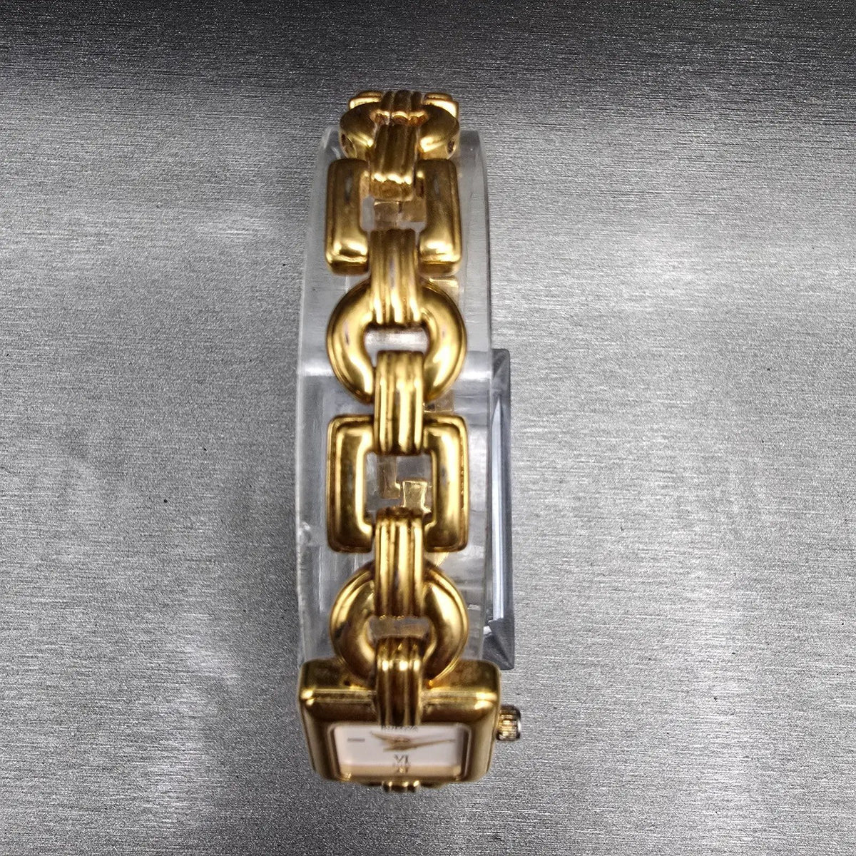 Bulova Watch Women 17mm White Dial Gold Tone Square 97T38 New Battery4
