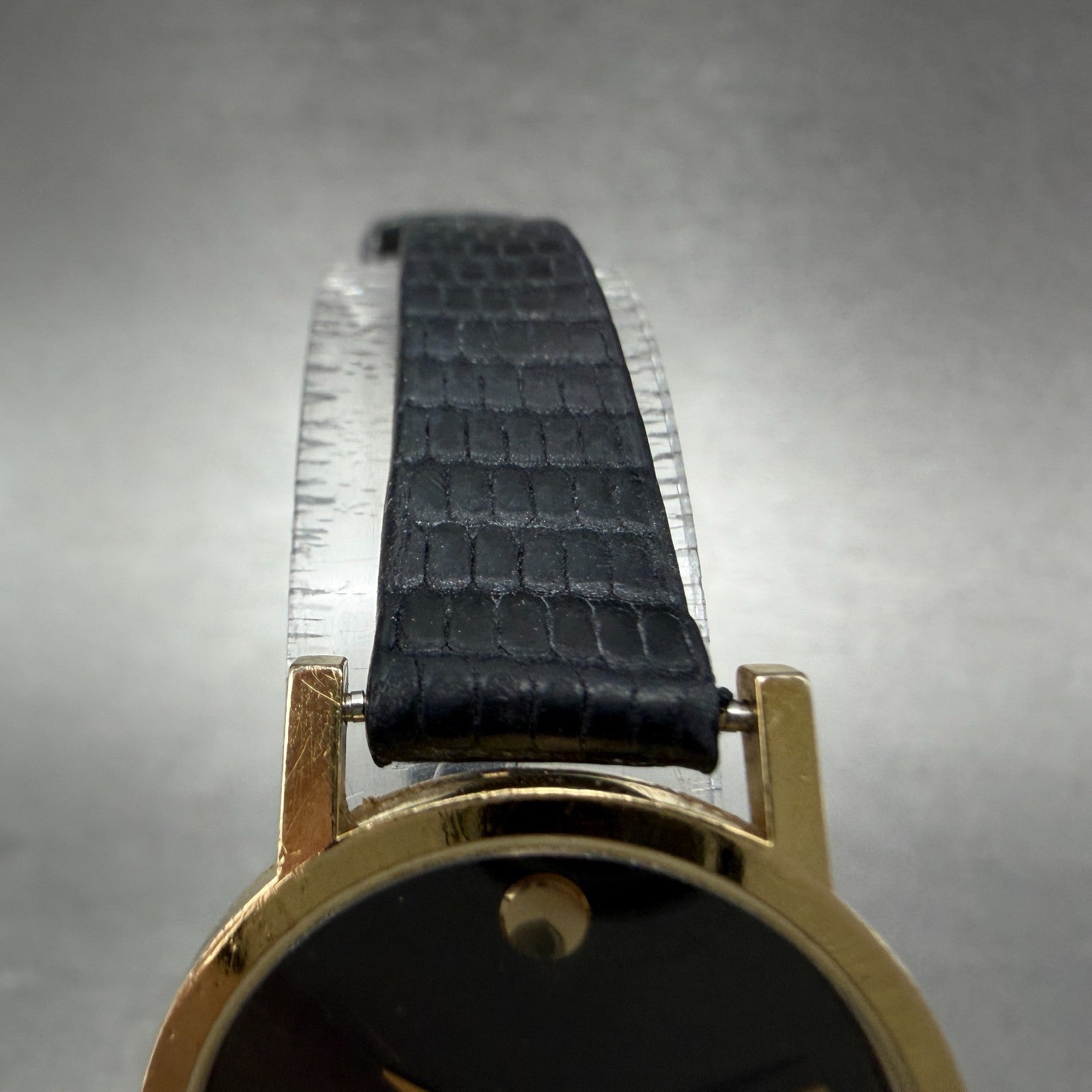 Movado Museum Watch Women 25mm Black Dial Gold Tone Round 87.A1.832 New BatteryK4