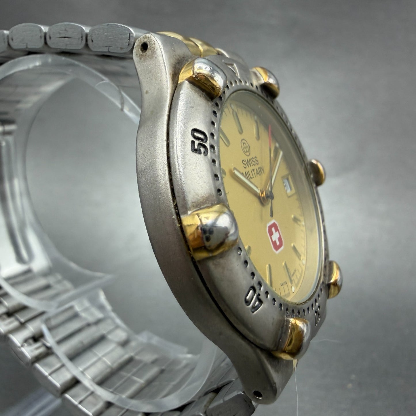 HW Swiss Military Dive Watch Men 37mm Gold Dial Two Tone Date Round New Battery3