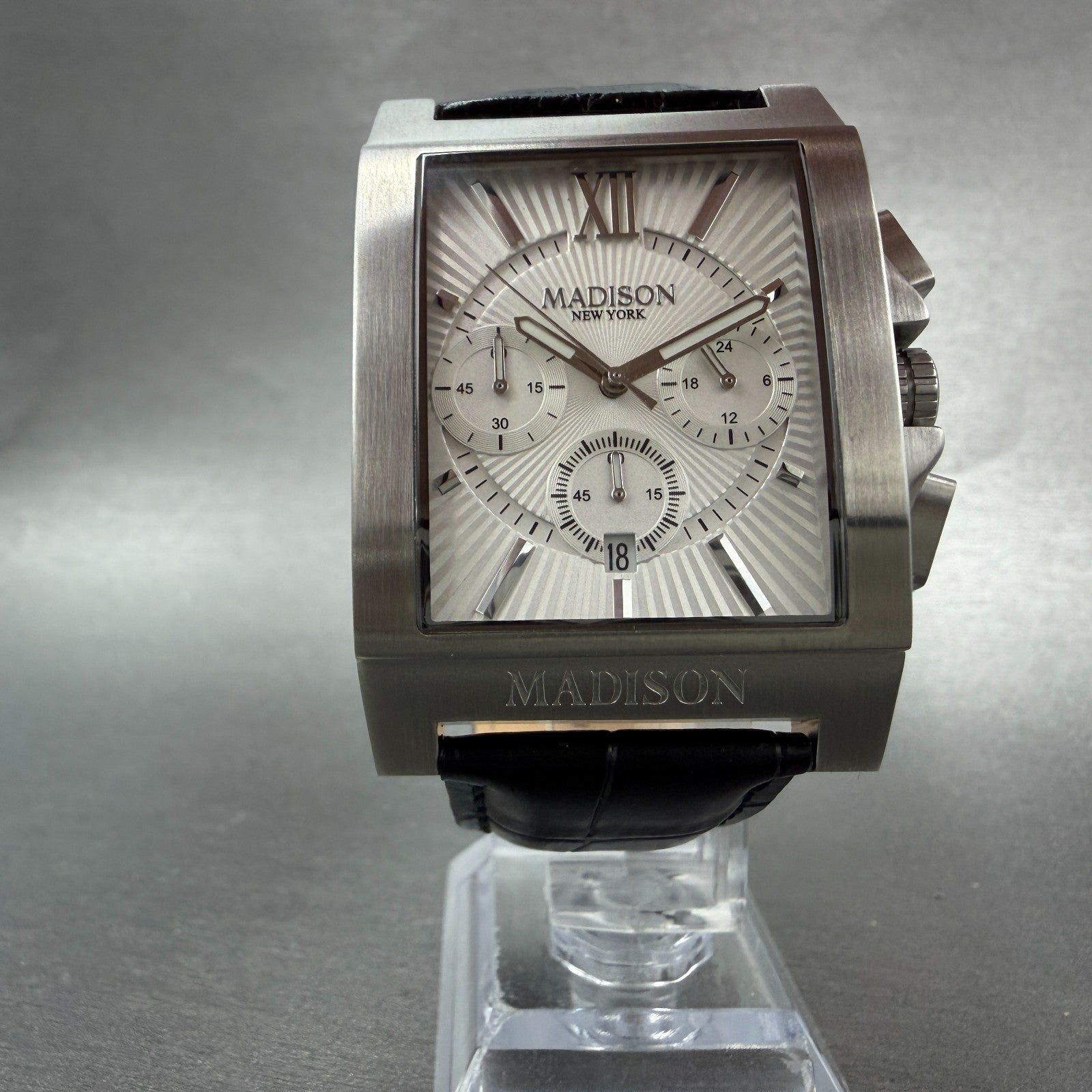 Madison New York Chronograph Tank Watch Men 34mm White Dial Steel Date New Batt6