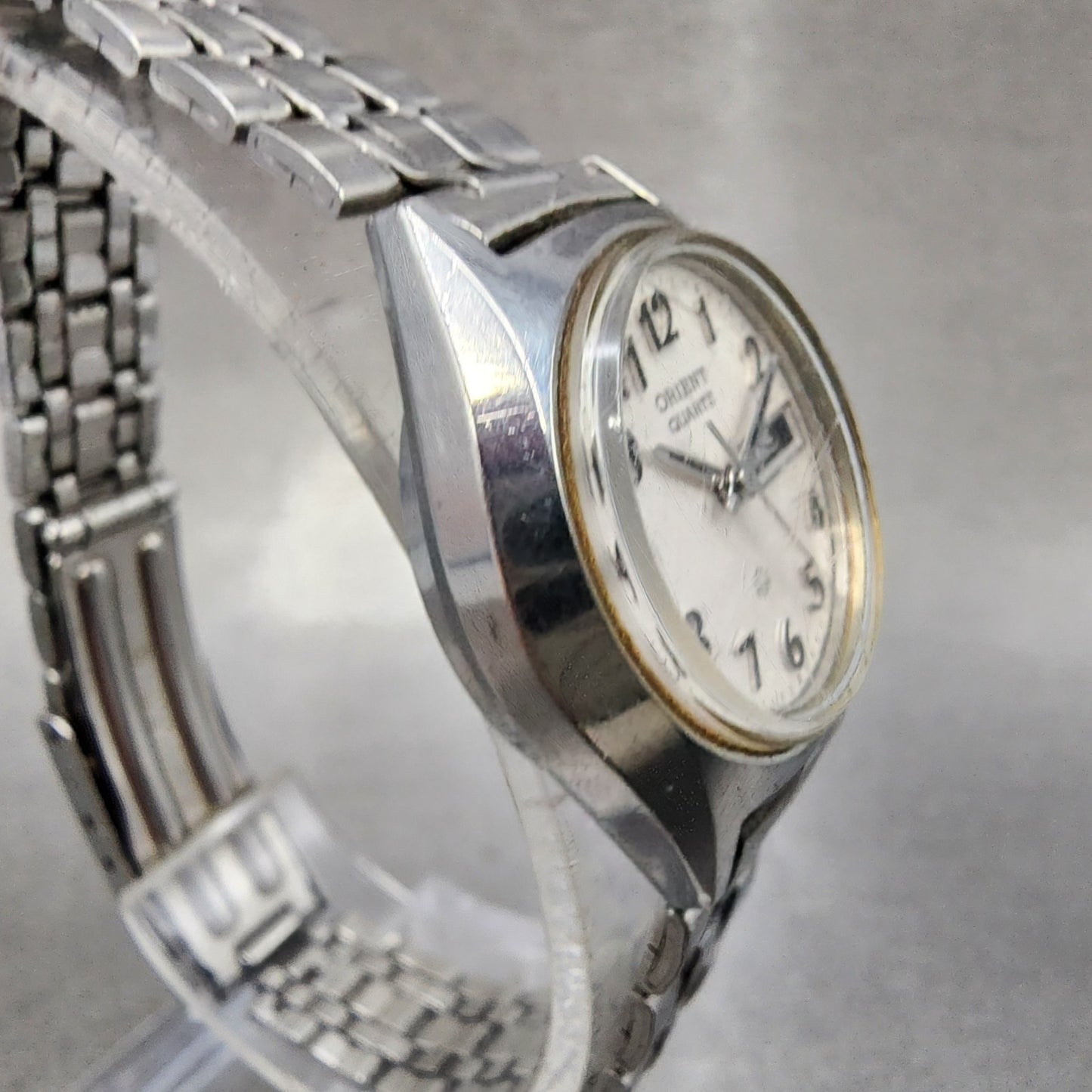 Orient Watch Women 25mm White Dial Steel Daydate Round E51930100CS New Batt3