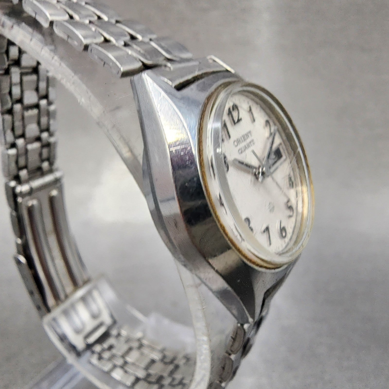 Orient Watch Women 25mm White Dial Steel Daydate Round E51930100CS New Batt3