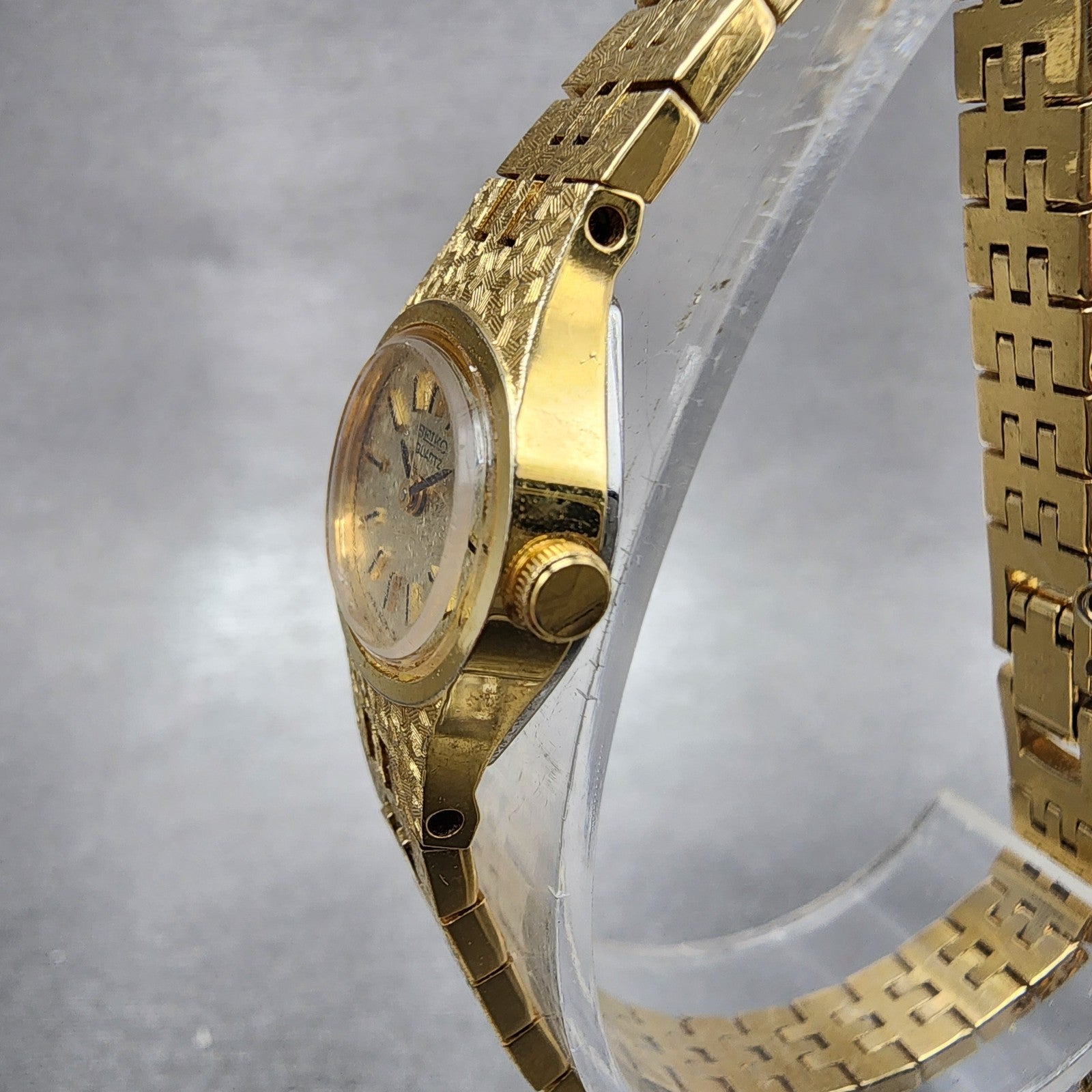 Seiko Watch Women 17mm Champagne Dial Gold Tone 2C205759 Oval New Battery2
