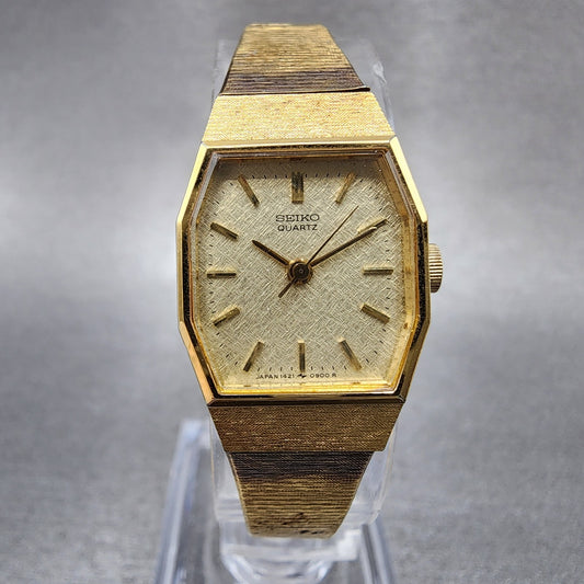 Seiko Watch Women 17mm Champagne Dial Gold Tone Octagon 14215530 New Battery0