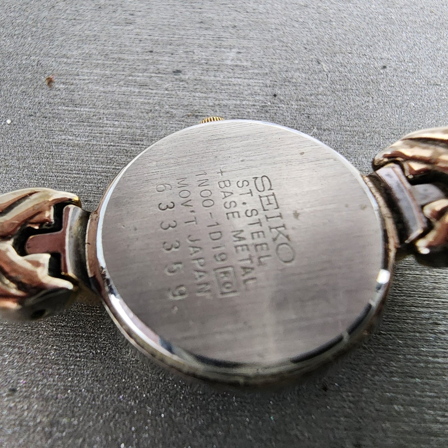 Seiko Watch Women 19mm MOP Dial Two Tone Round Bracelet 1n001d19 New Battery9