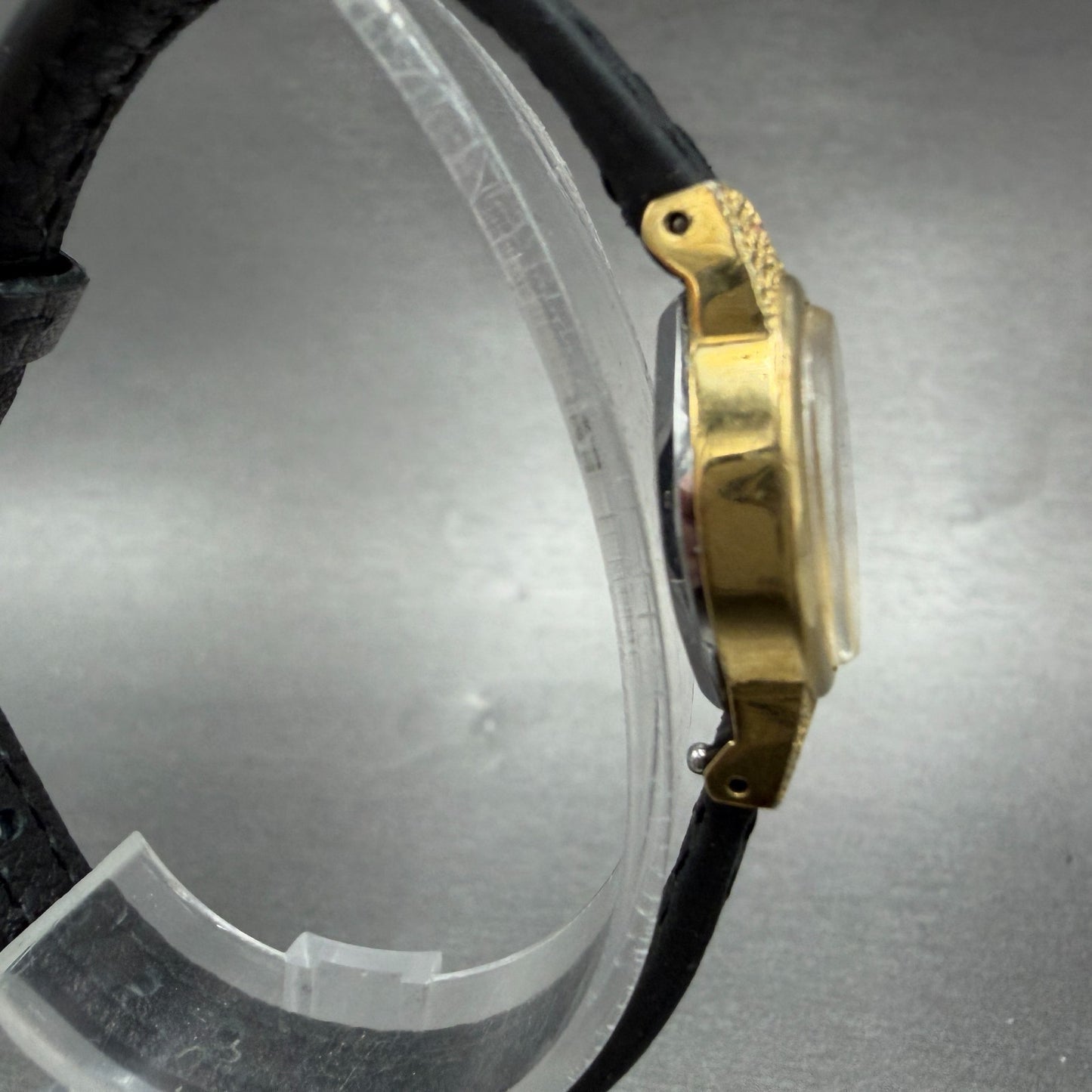 Seiko Watch Women 17mm Champagne Dial Gold Tone Oval 1400-7379 New Battery VTG3