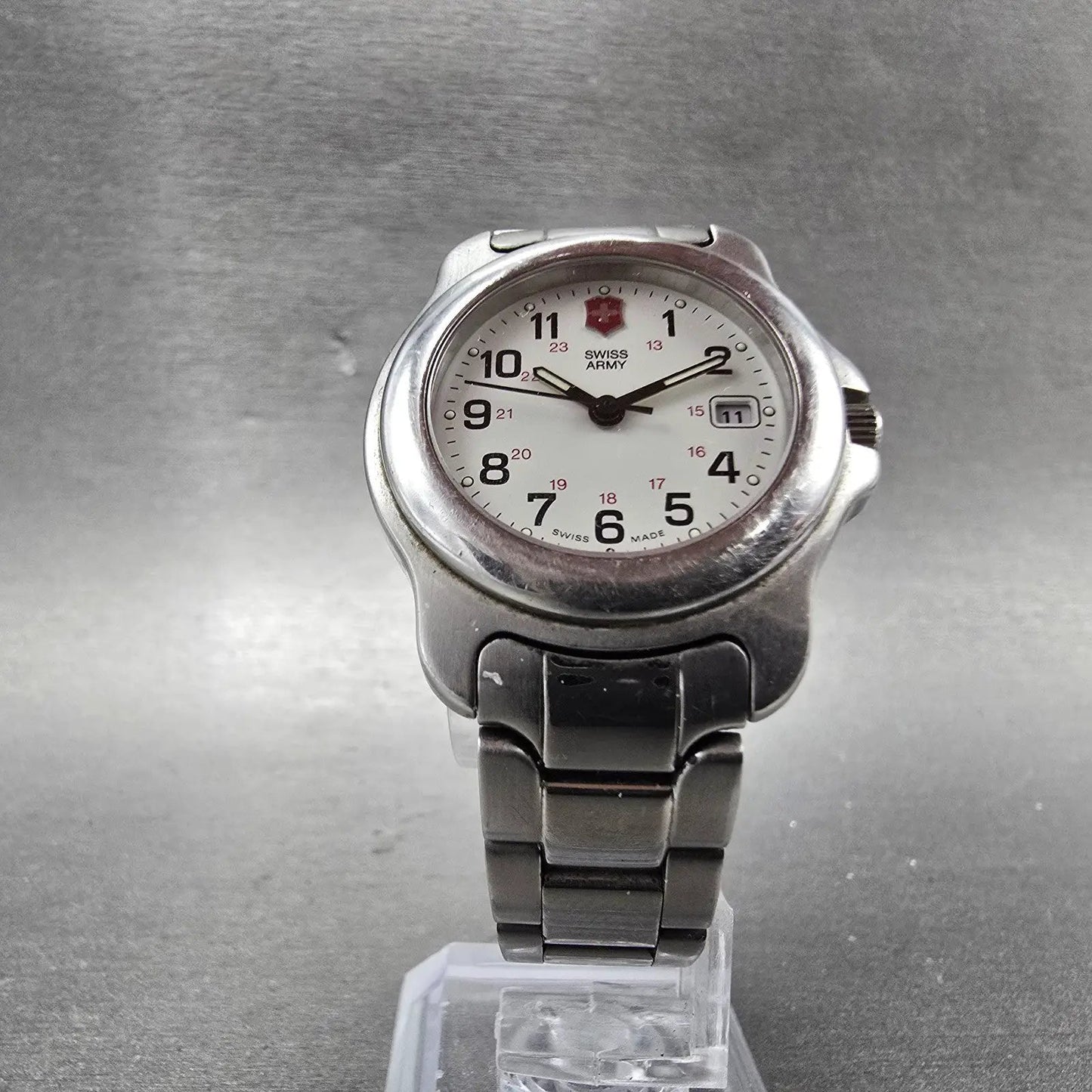Victorinox Swiss Army Watch Women 30mm White Dial Silver Tone Date 1505 New Batt5