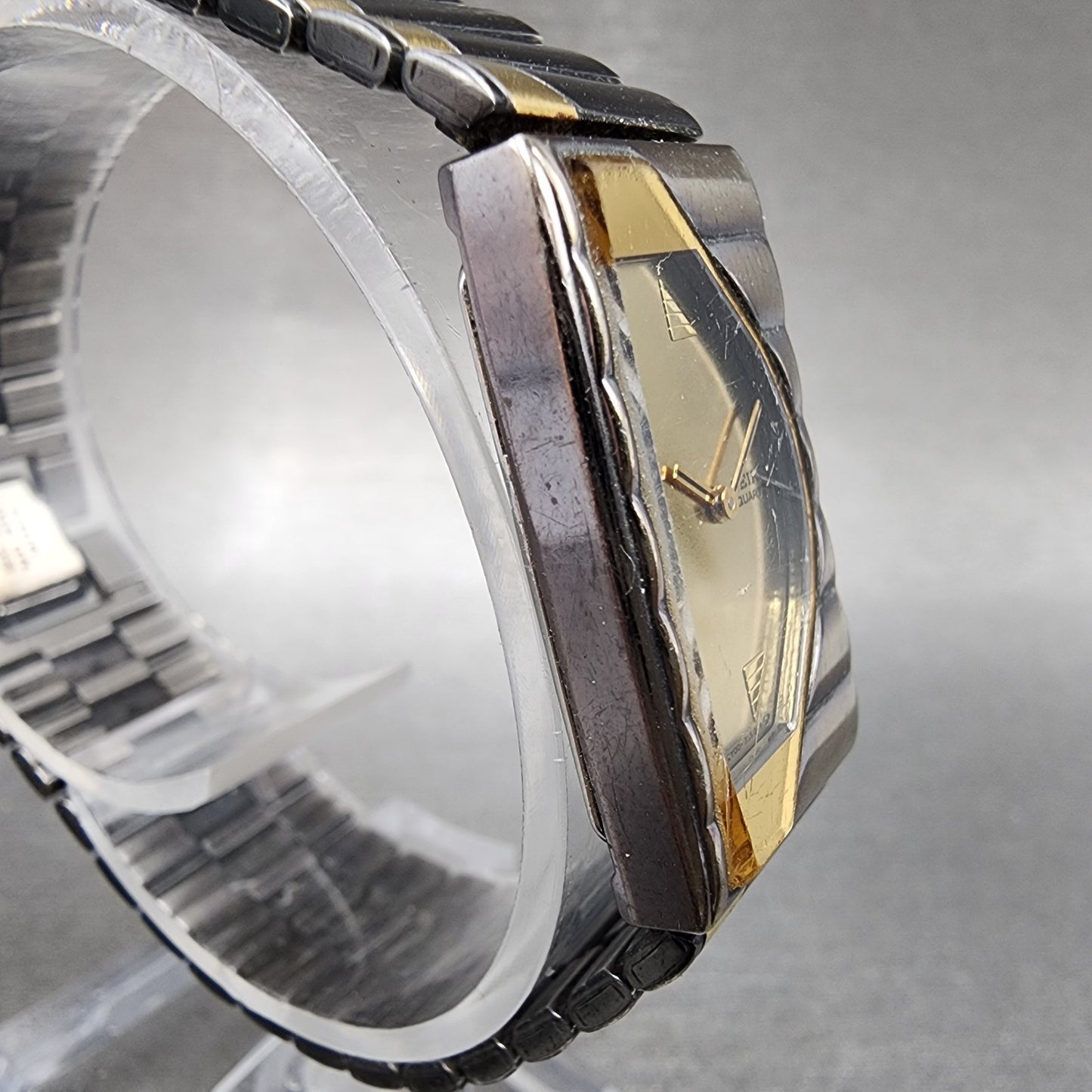 Seiko Half Moon Watch Women 17mm Champagne Dial Black&Gold Rectangle New Battery3