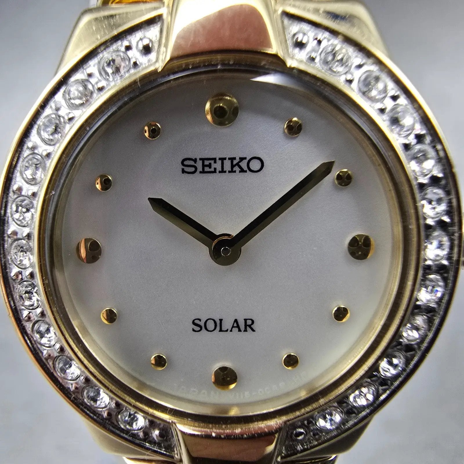 Seiko Solar Watch Women 22mm MOP Dial Gold Tone Round V115-0AW0 Runs Crystals1
