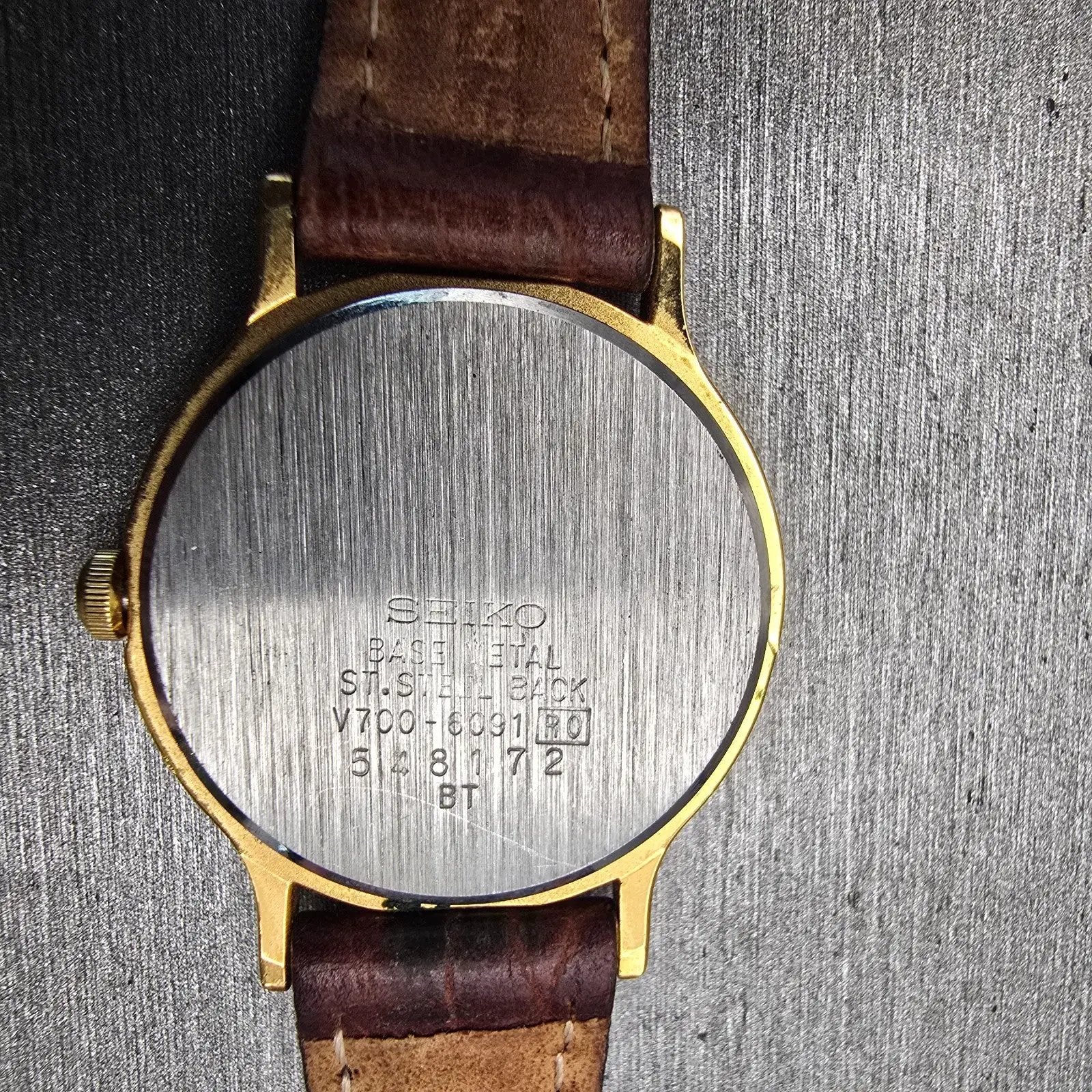 Seiko Watch Women 25mm White Dial Gold Tone Round V700-6091 New Battery Vintage10