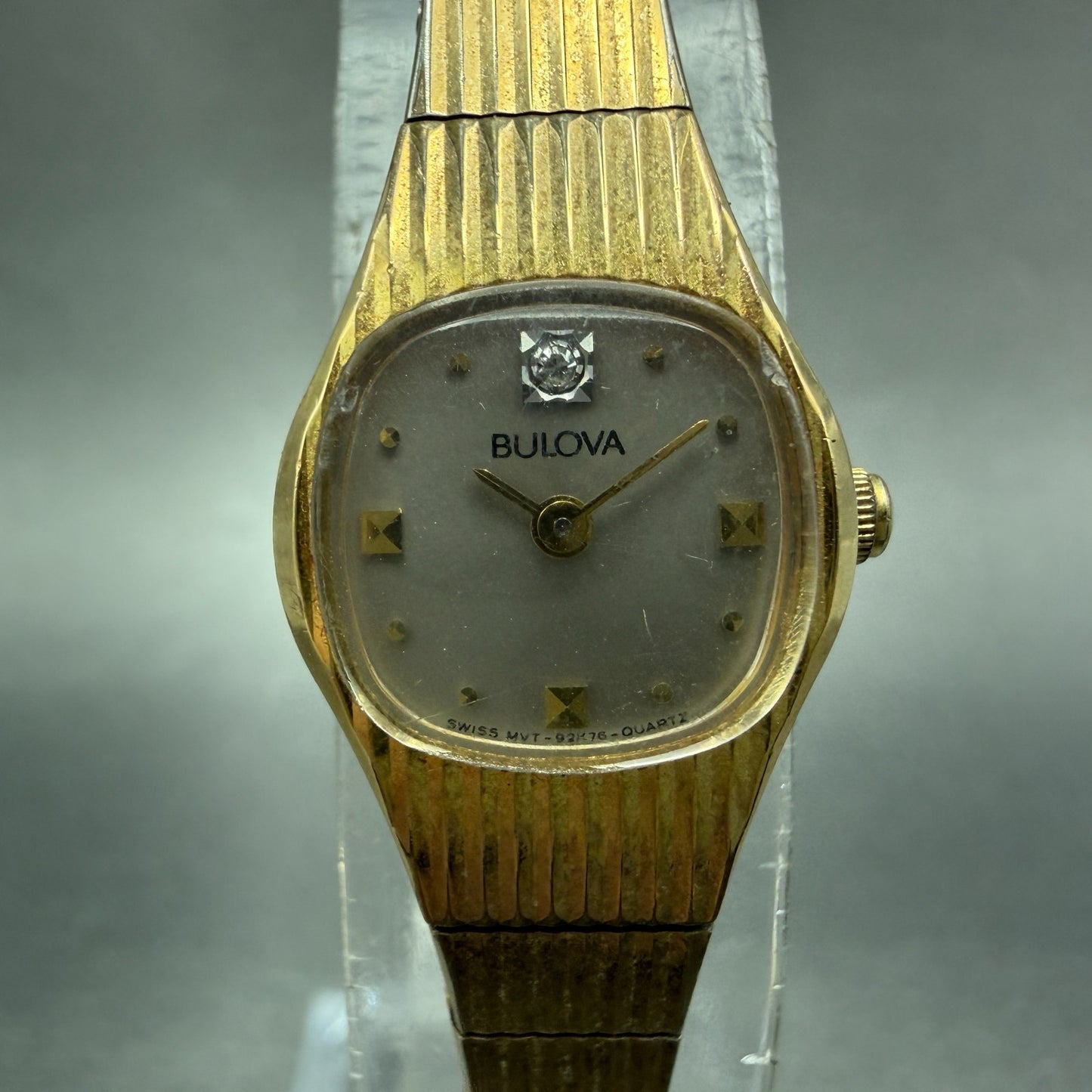 Bulova Watch Women 16mm Silver Dial Gold Tone Round 92K76 New Battery Vintage0