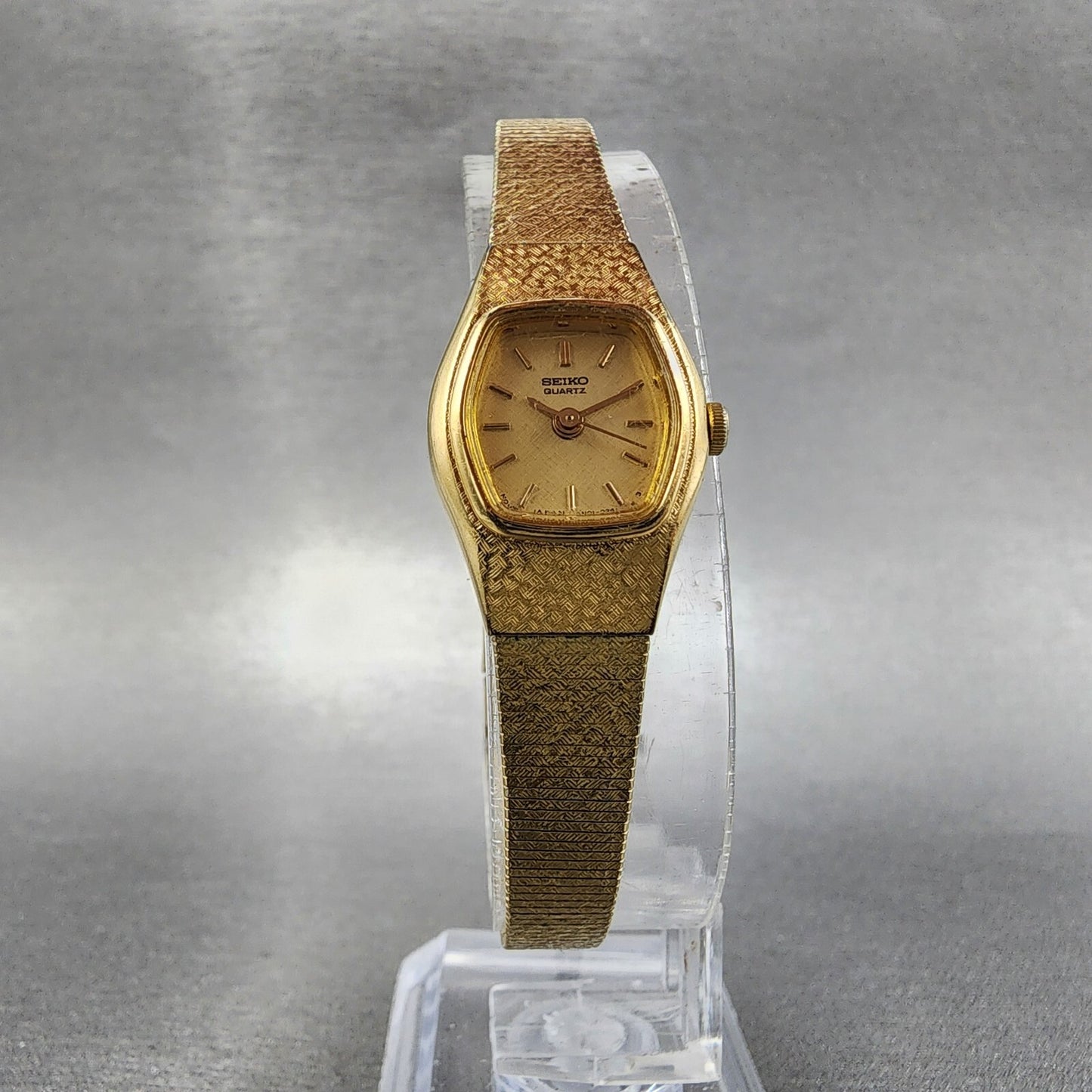 Vintage Seiko Watch Women 17mm Gold Dial Gold Tone Hexagon 4N015021 New Batt A15