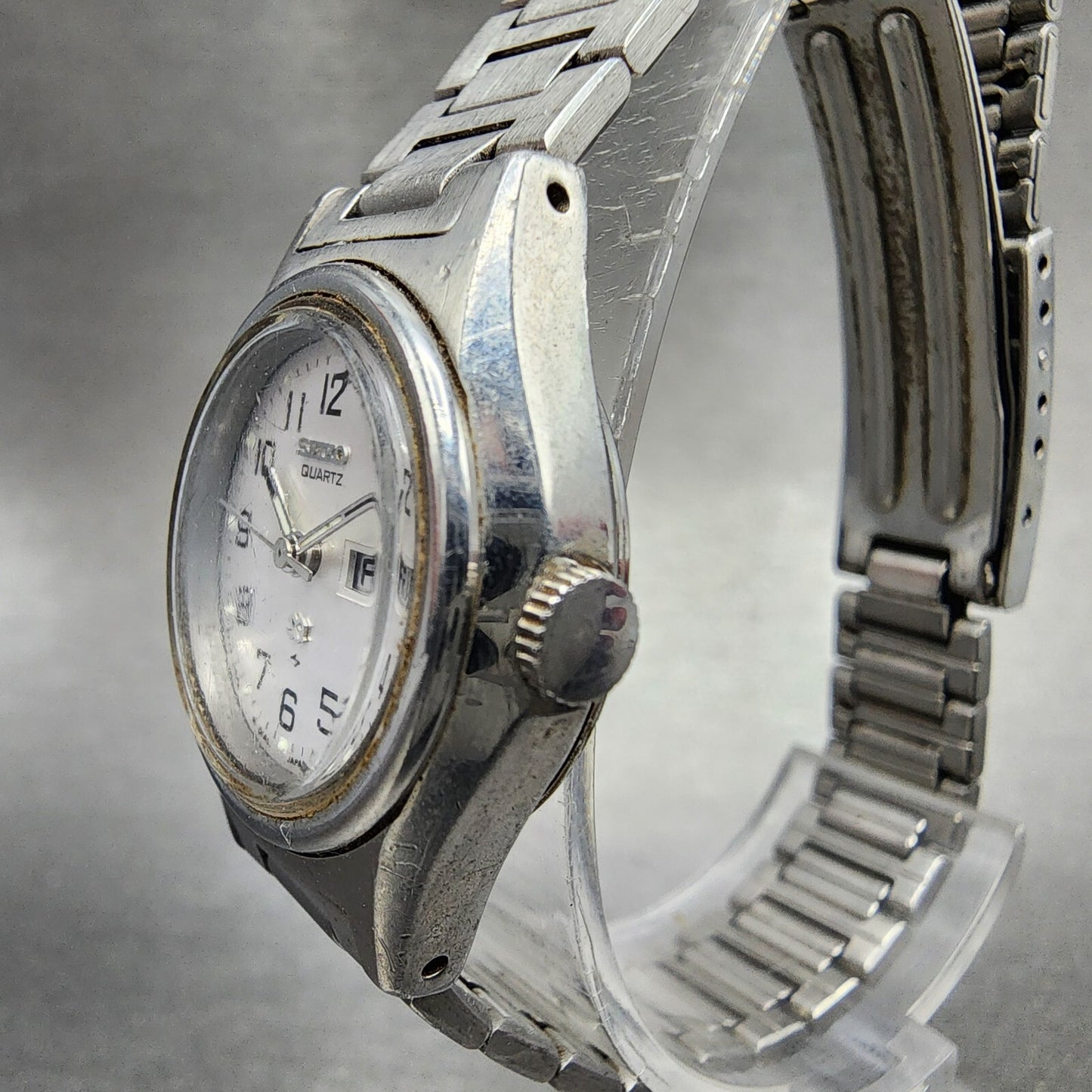 Seiko SQ Watch Women 23mm Silver Dial Silver Tone Daydate Round 85230039 NewBat2