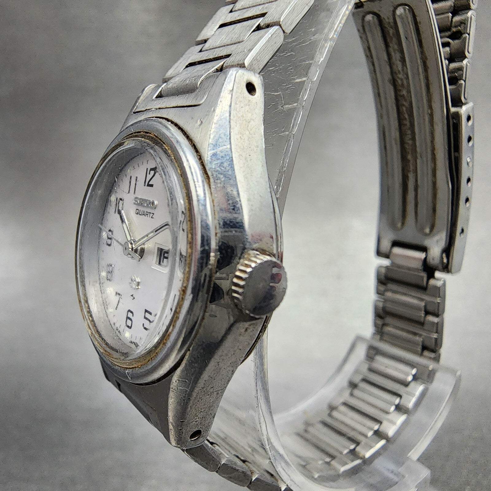Seiko SQ Watch Women 23mm Silver Dial Silver Tone Daydate Round 85230039 NewBat2