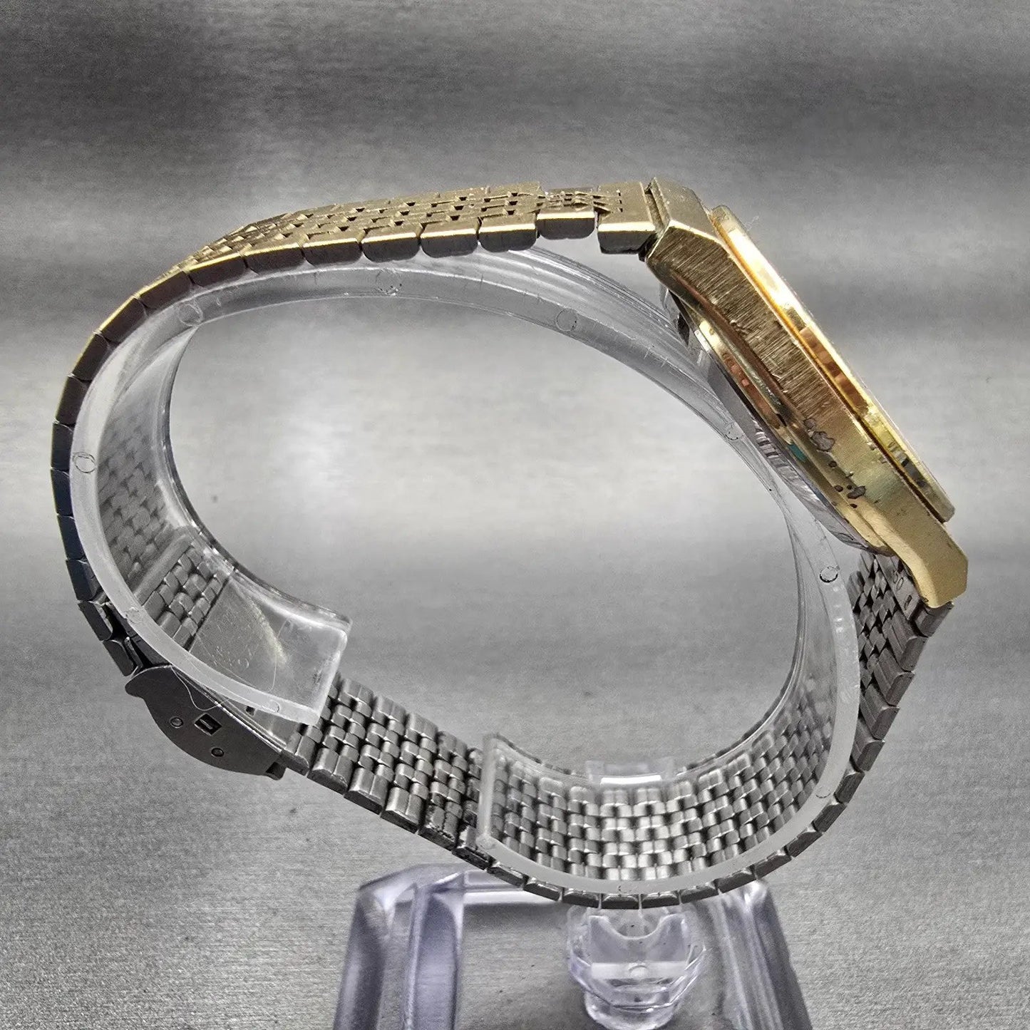 Seiko SQ Watch Men 33mm Champagne Dial Gold Tone Daydate Round 8223-7089 New Bat8