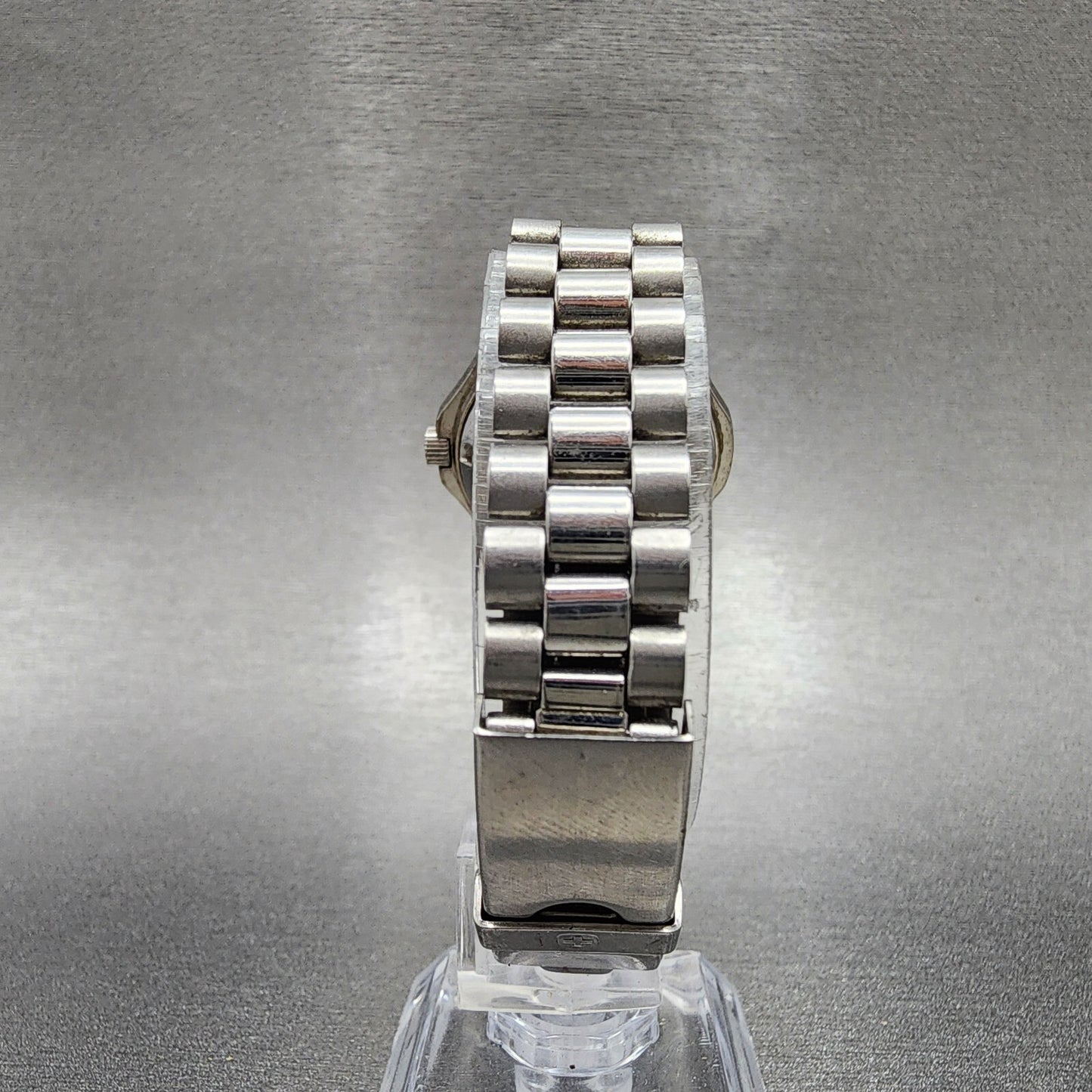 Wenger SAK Design Watch Women 29mm Salmon Dial Silver Tone Date Round New Batt