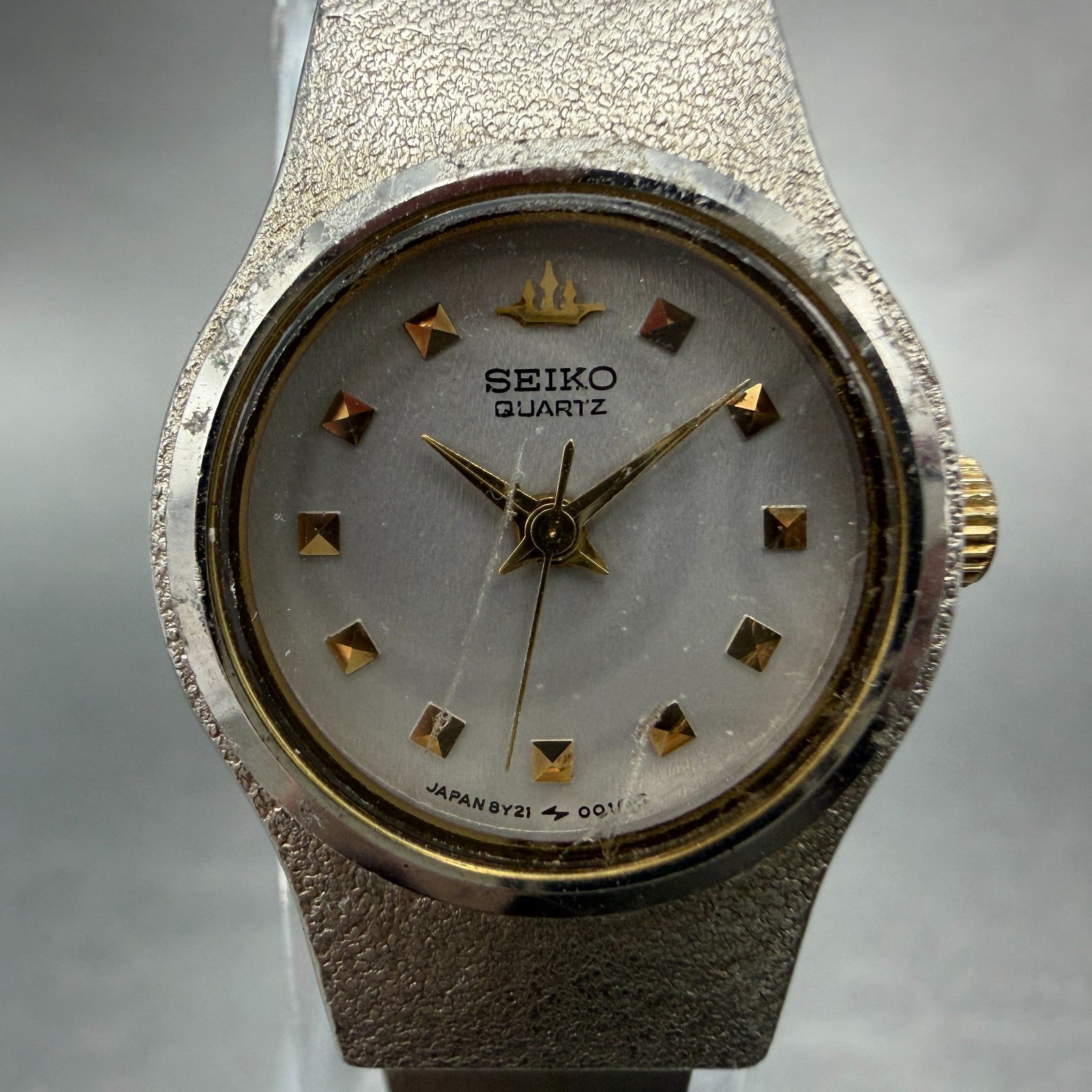 Seiko Watch Women 20mm Silver Dial Silver Tone Round 8Y21-0010  New Battery HJ71