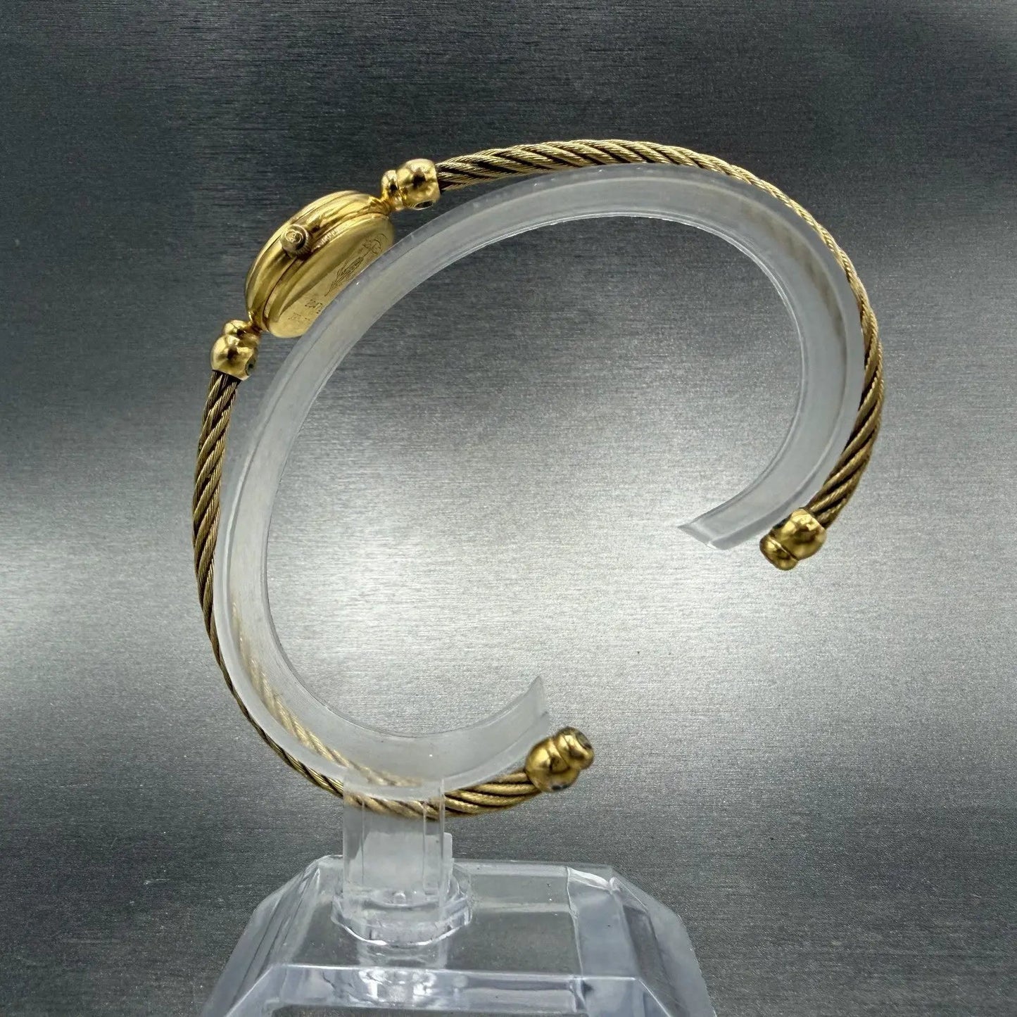 Gucci Watch Women 20mm Black Dial Gold Plated Round 2047L New Battery Vintage6