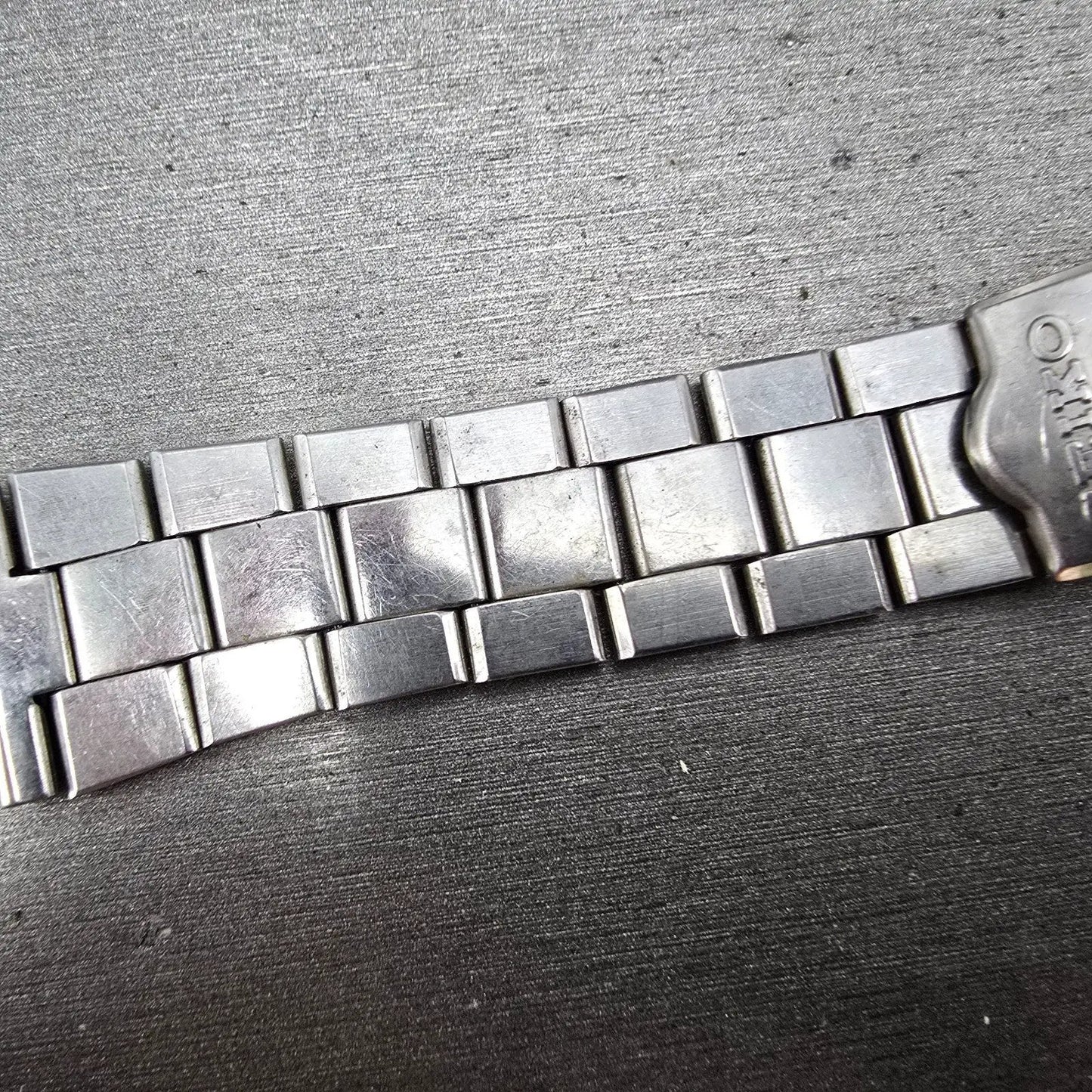 Seiko SQ Bracelet 19mm Stainless Steel Silver Tone Tri Folding Clasp VTG 111S1