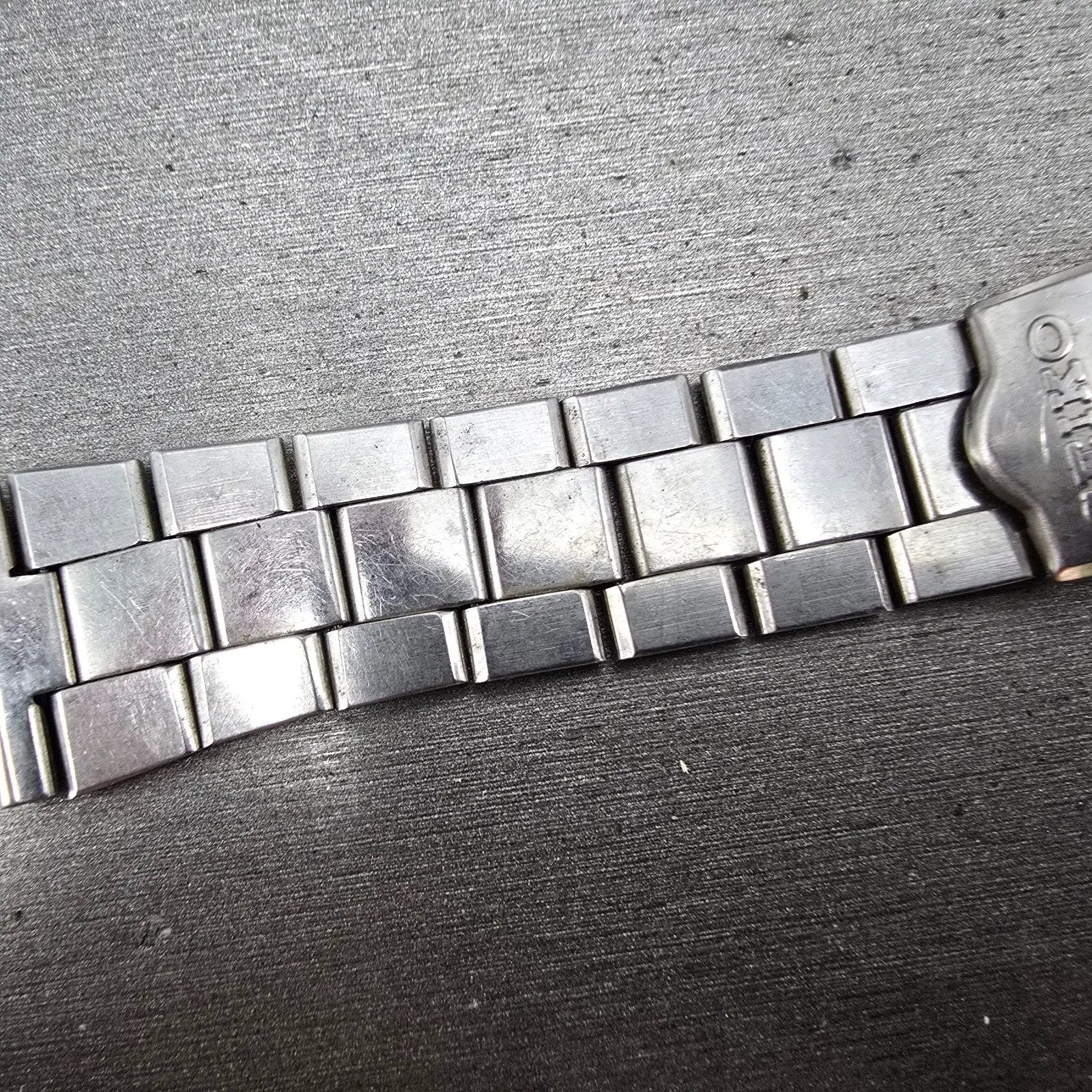 Seiko SQ Bracelet 19mm Stainless Steel Silver Tone Tri Folding Clasp VTG 111S1