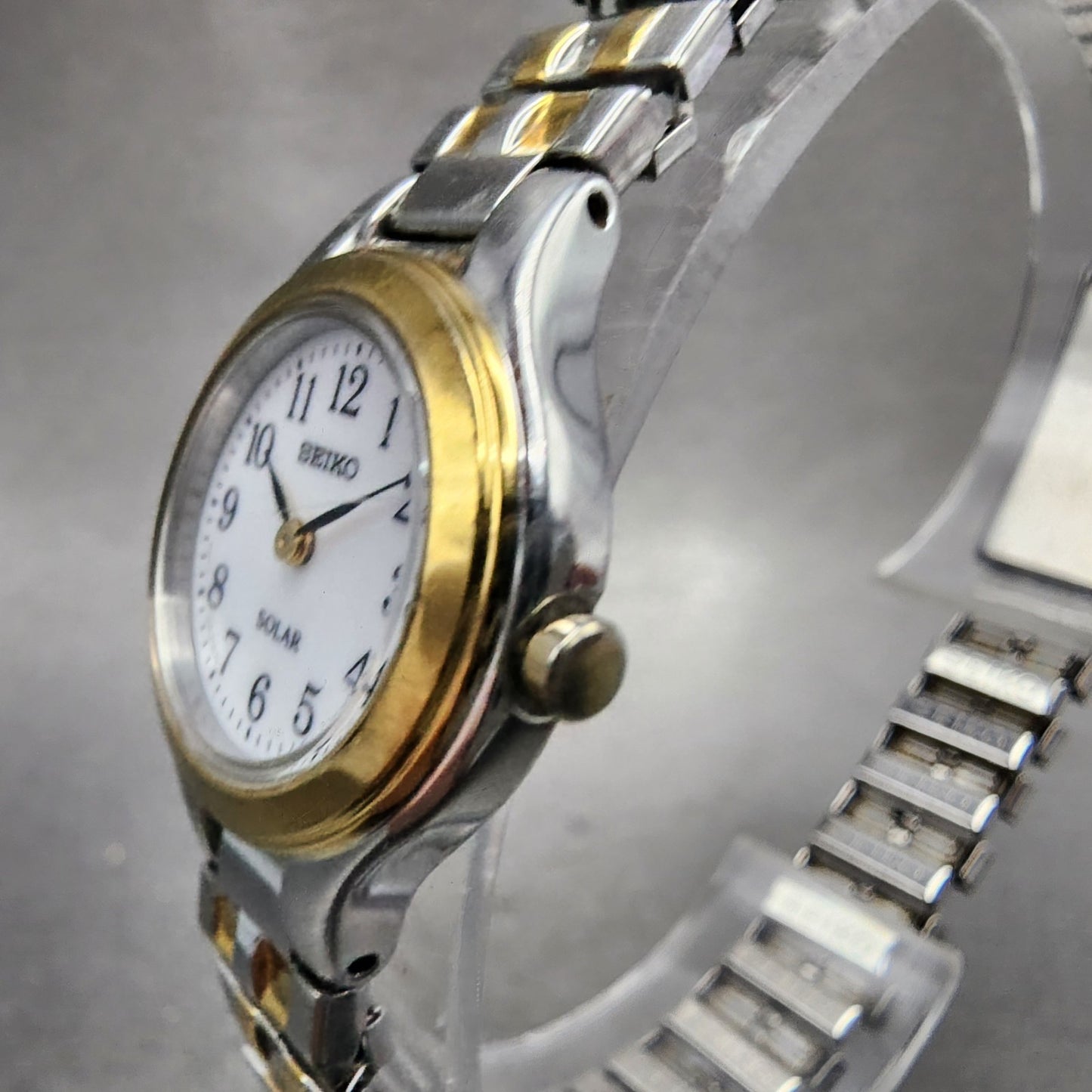 Seiko Solar Watch Women 22mm White Dial Two Tone Round V1150AG0 Runs2