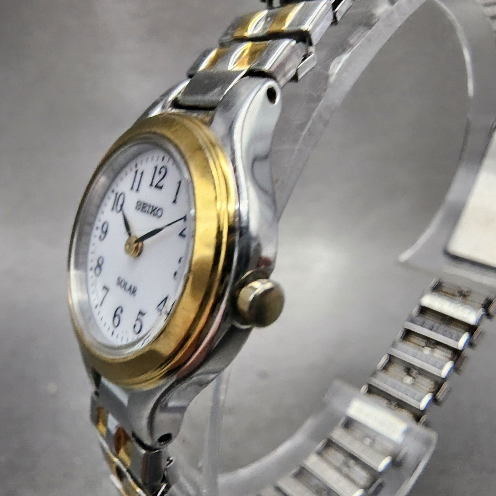 Seiko Solar Watch Women 22mm White Dial Two Tone Round V1150AG0 Runs2